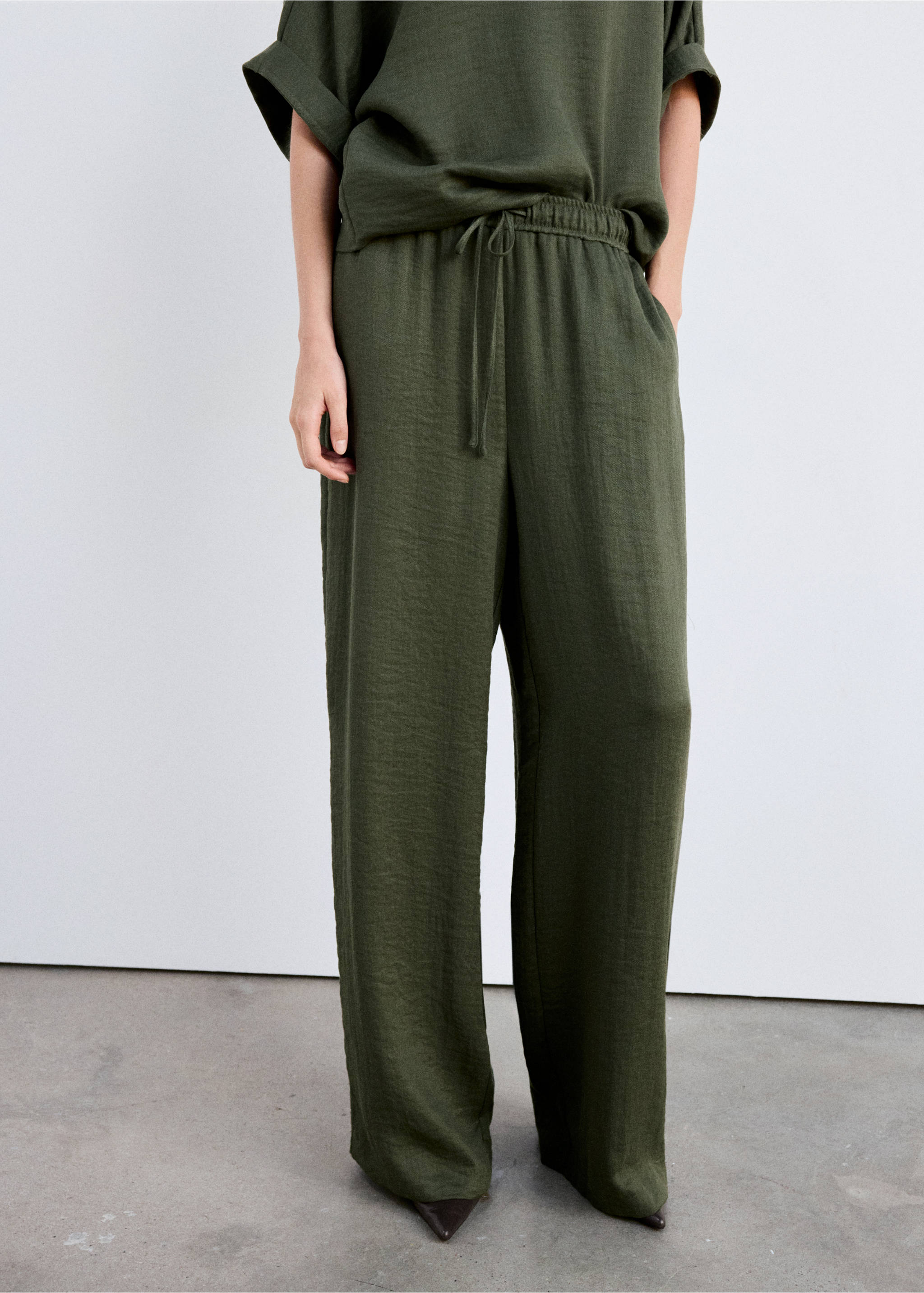 Textured flowy trousers - Medium plane, Green. Ref: 37085863-00.