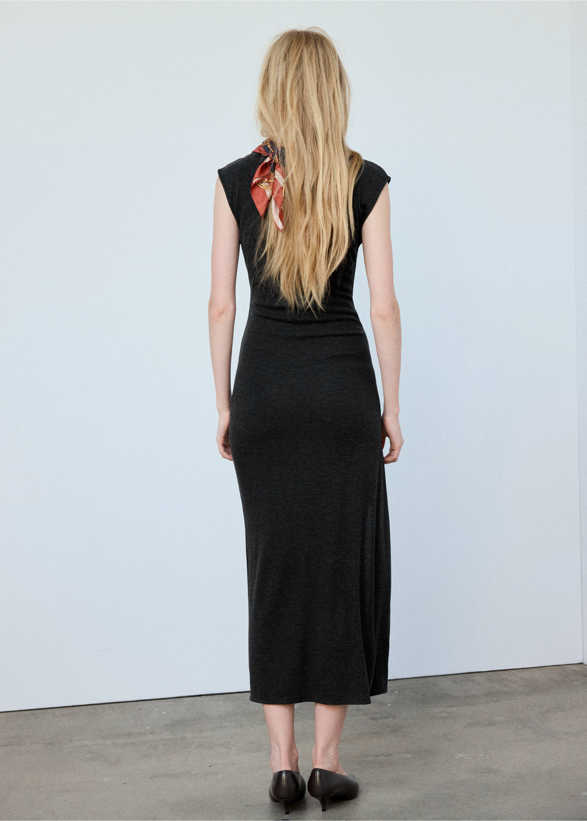 Ruched side knitted dress - Details of the article 1, Charcoal. Ref: 37085865-00.