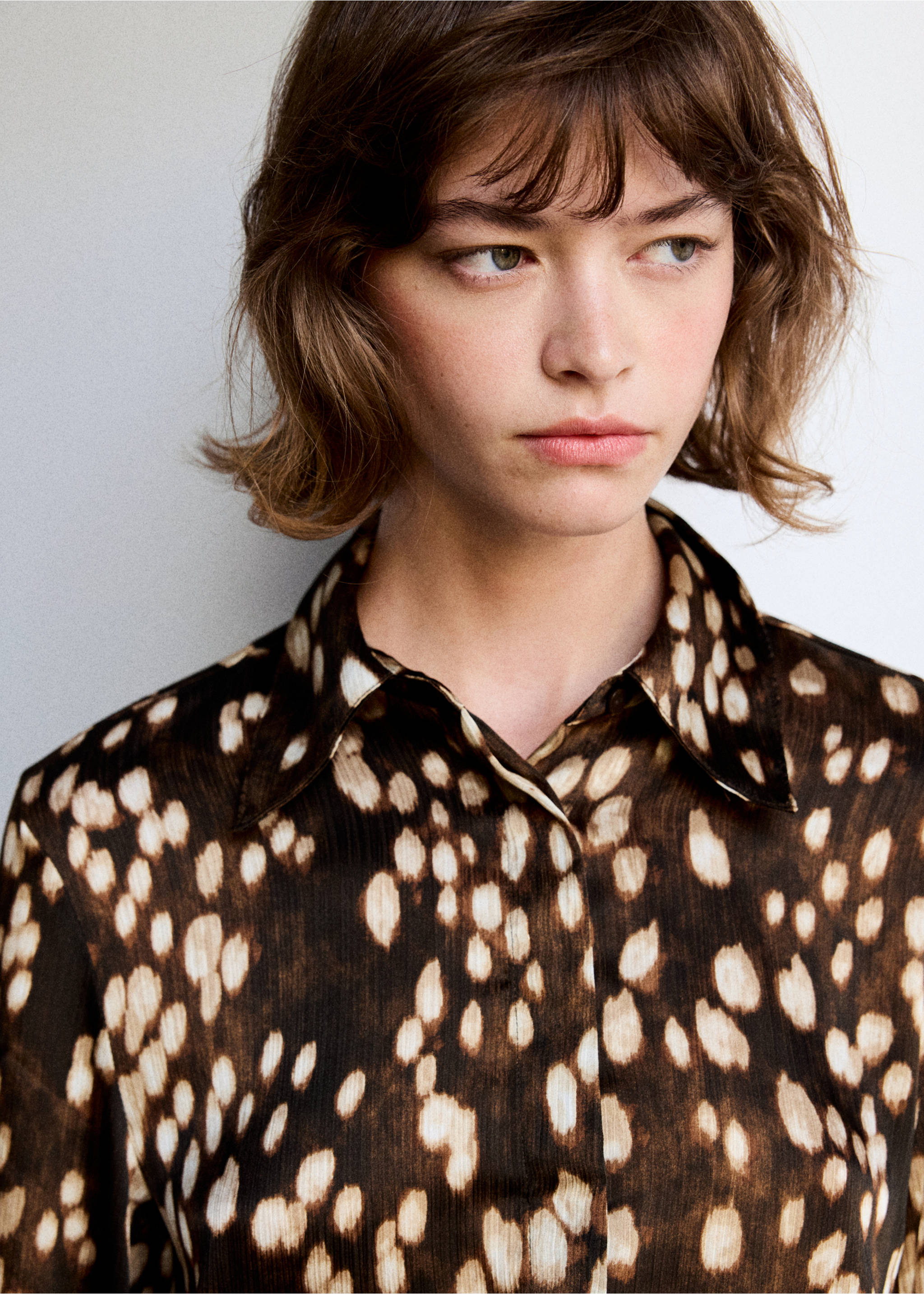Checked shirt with band collar - Details of the article 1, Brown. Ref: 37085869-00.
