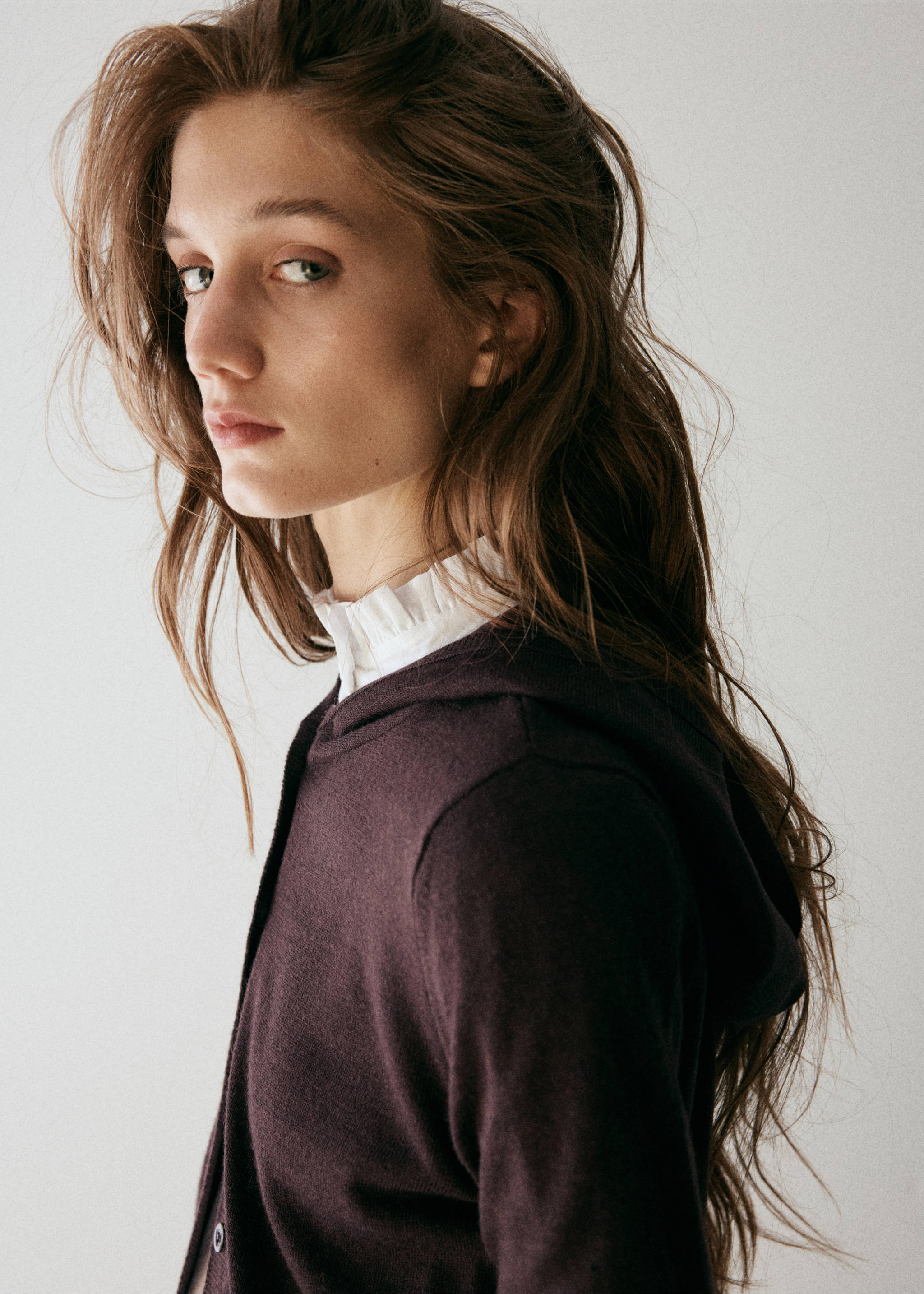 Fine-knit hooded cardigan - Details of the article 1, Brown. Ref: 37085877-00.