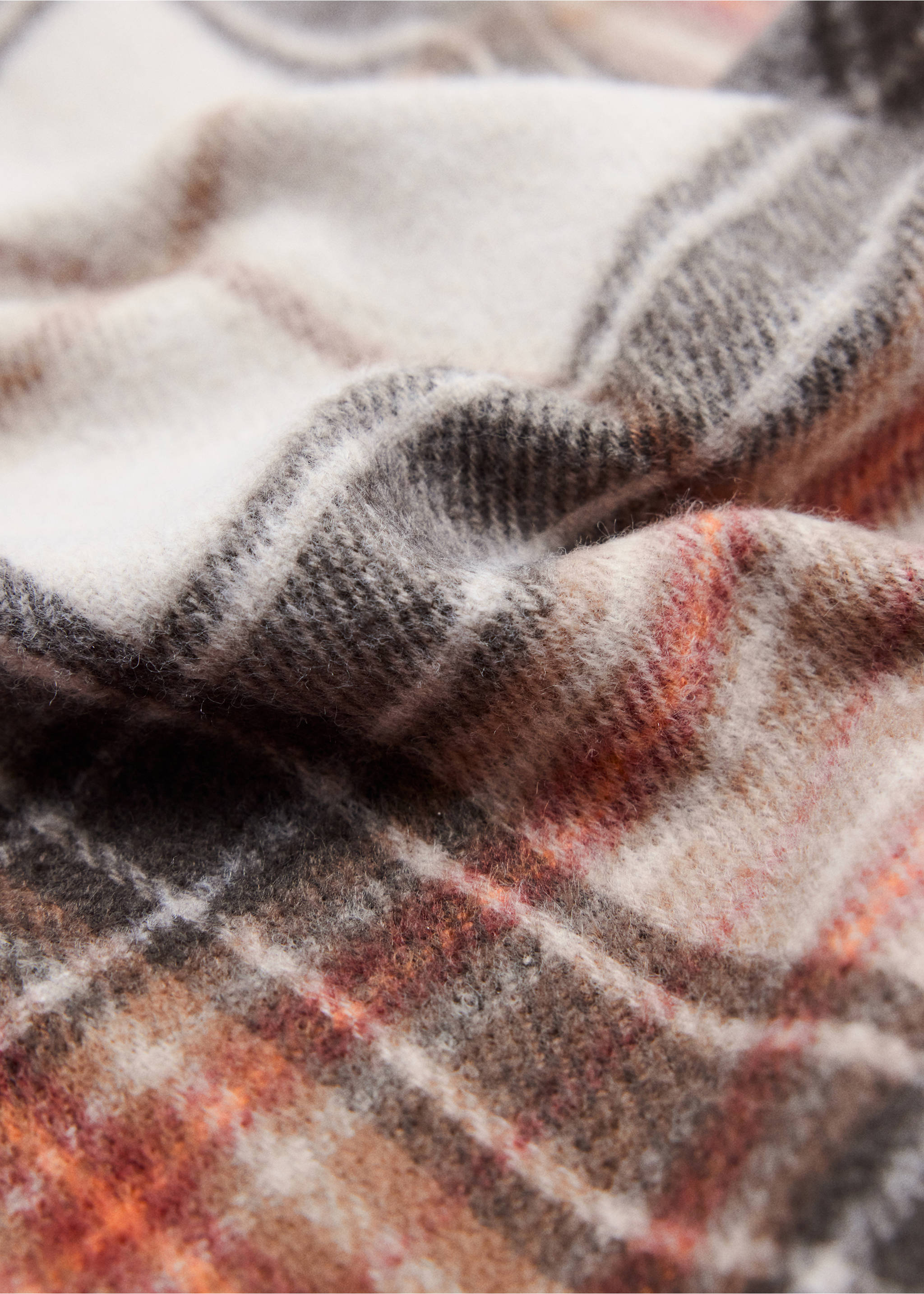 Fringed check scarf - Details of the article 1, Sand. Ref: 37085978-00.