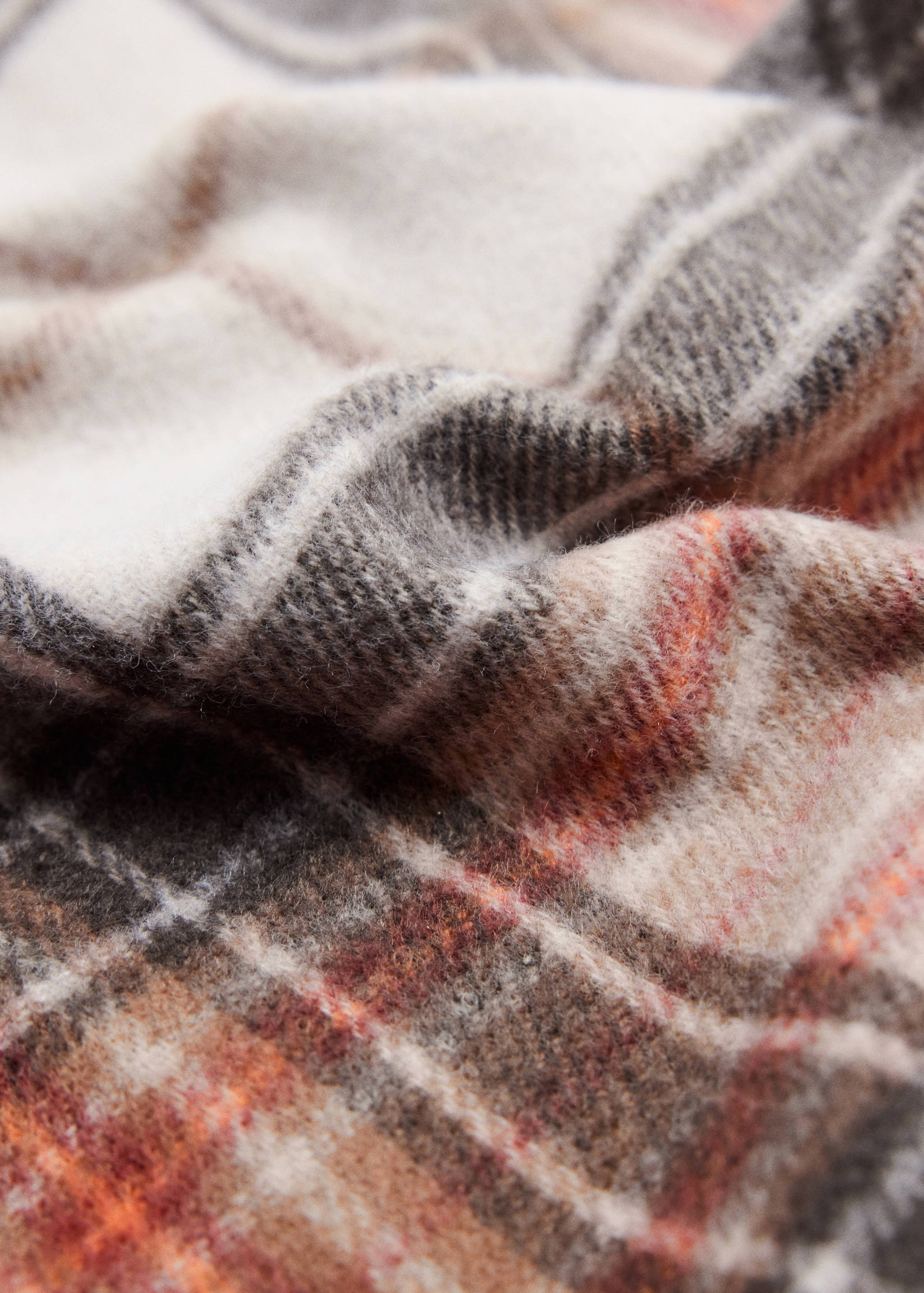 Fringed check scarf - Details of the article 1