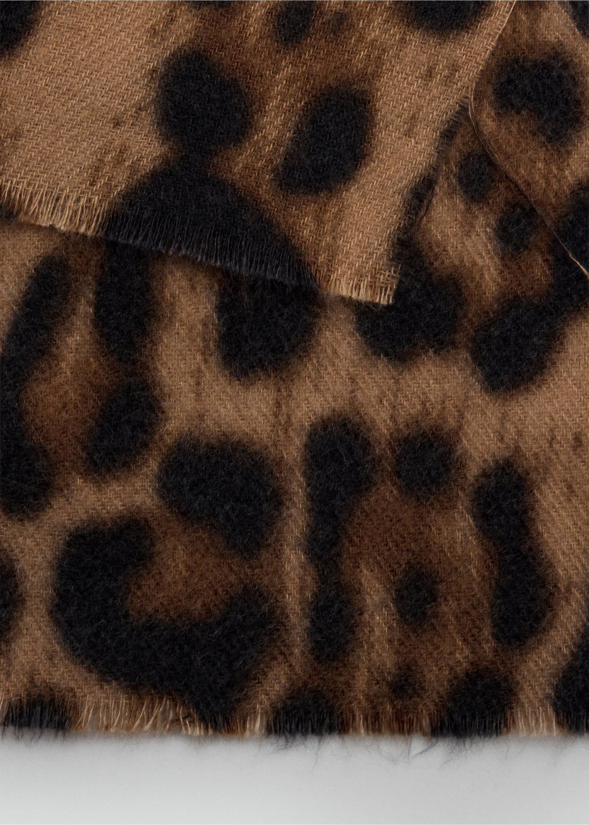 Bufanda animal print - Detalle del artículo 1, Marrón. Ref: 37085982-00.