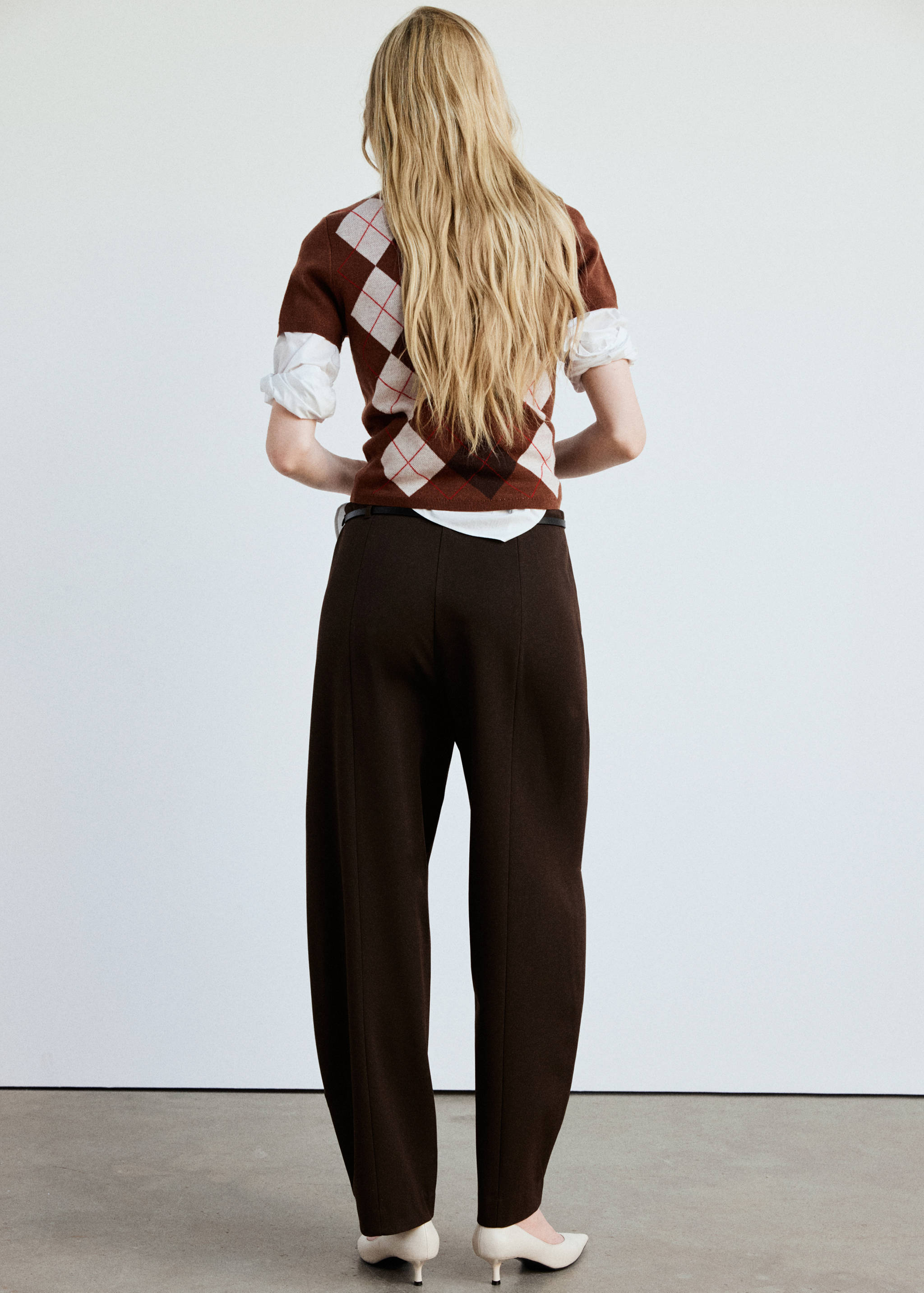 Balloon trousers with buckle belt - Reverse of the article