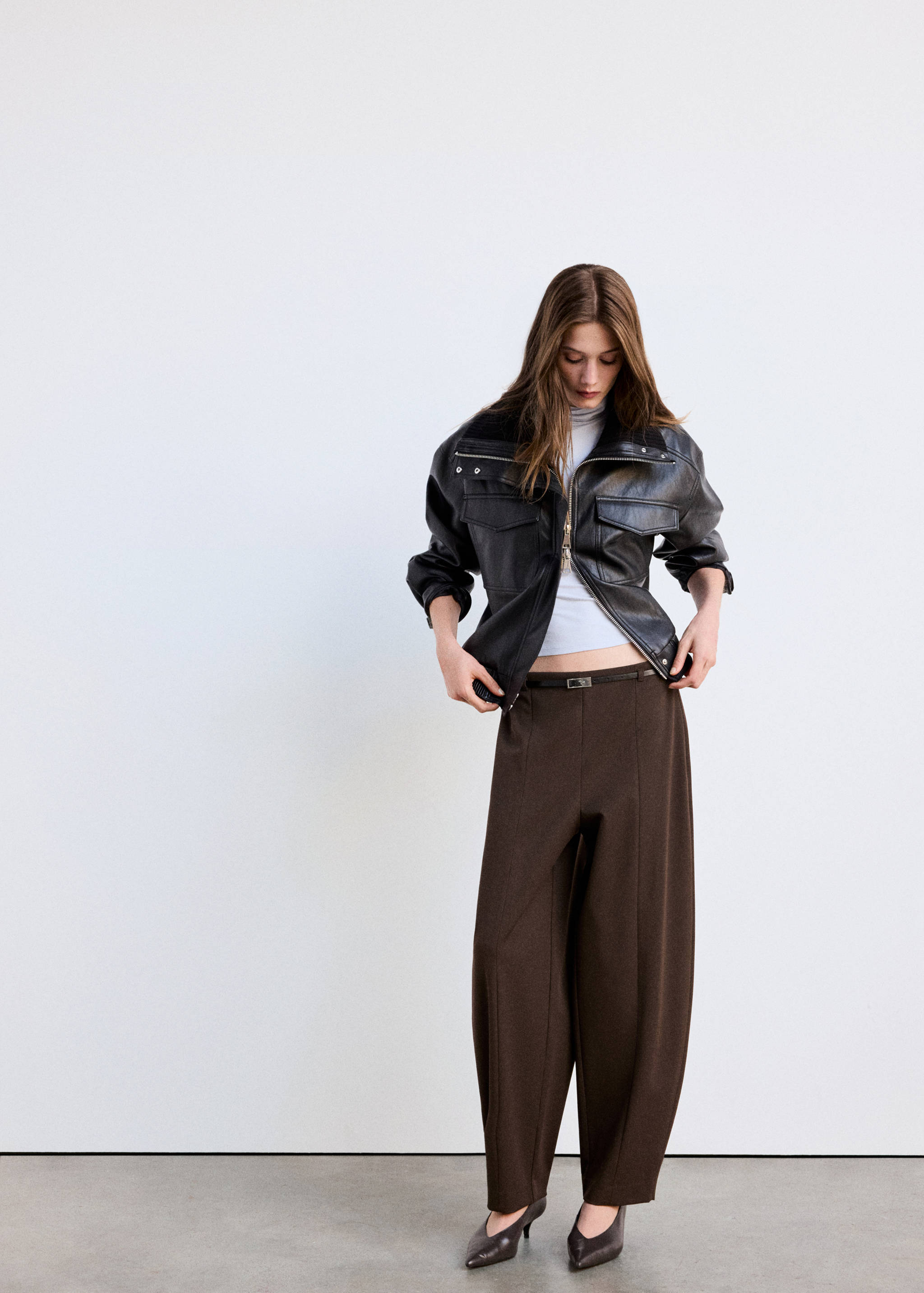 Pantalon ballon ceinture à boucle - Plan général