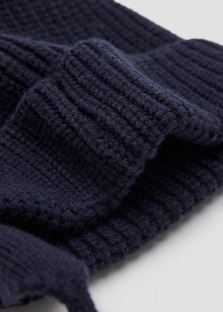 Knitted hat with pom-pom and earflaps — Navy