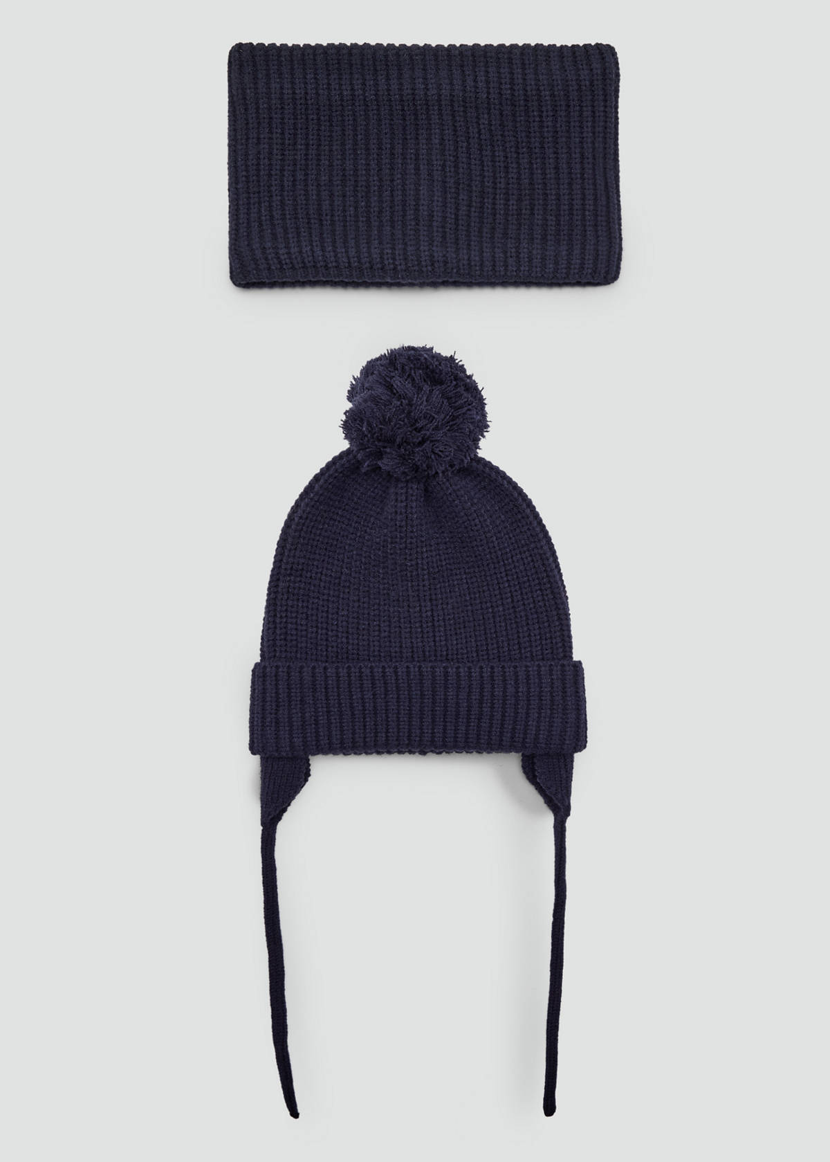 Knitted hat with pom-pom and earflaps — Navy