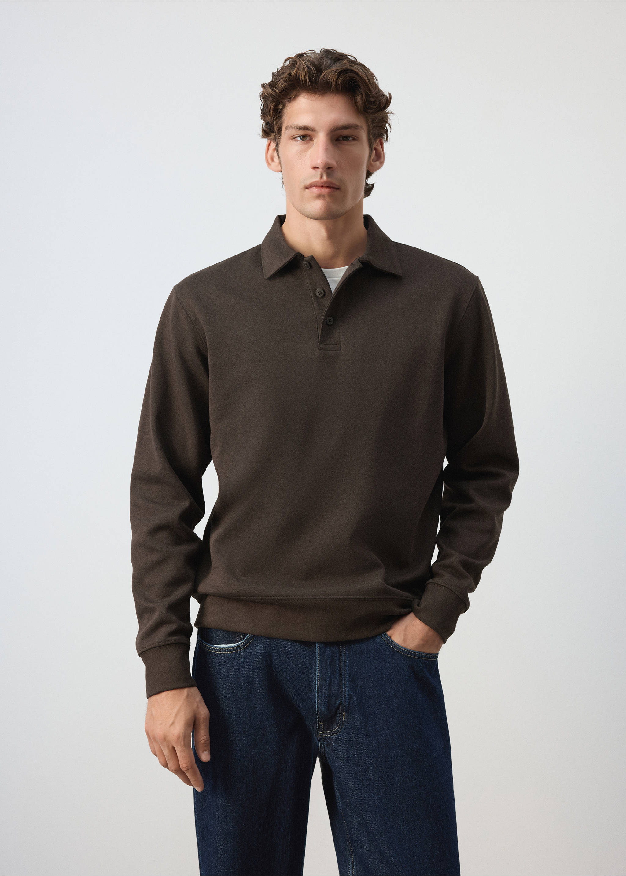 Dark brown long-sleeved polo sweatshirt with a button placket and ribbed trims., Brown. Ref: 37085998-00.