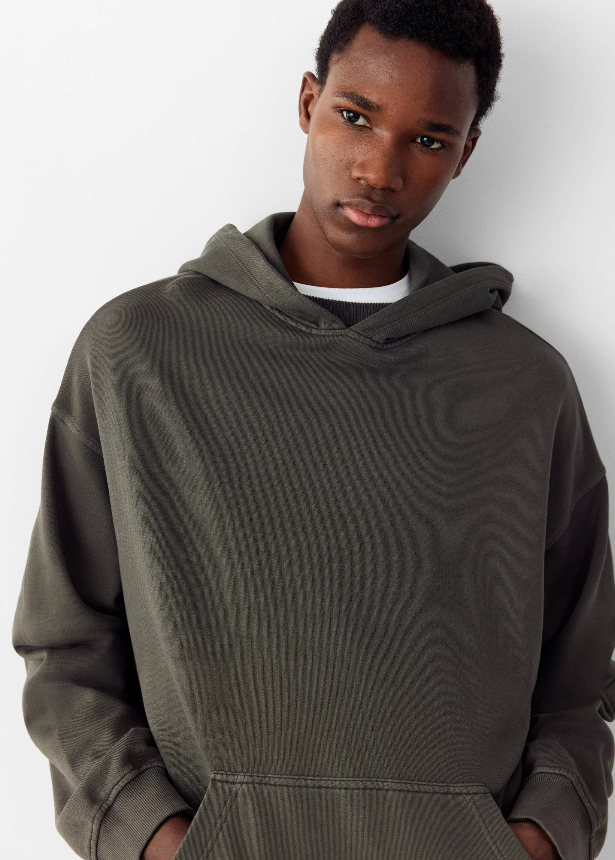 Sweat à capuche en coton effet délavé - Détail de l'article 1