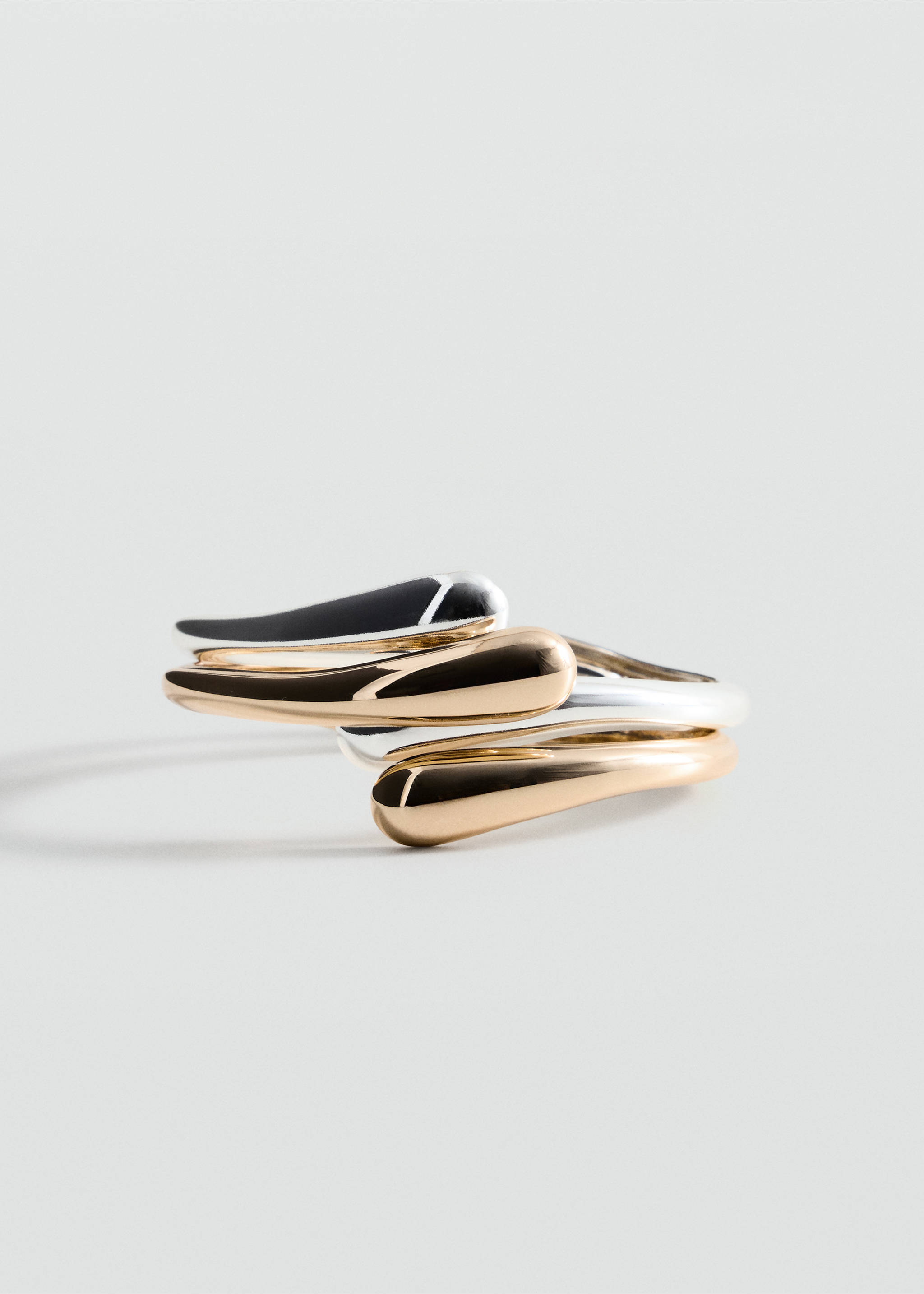 Fine rigid bangle - Medium plane, Gold. Ref: 37086004-00.