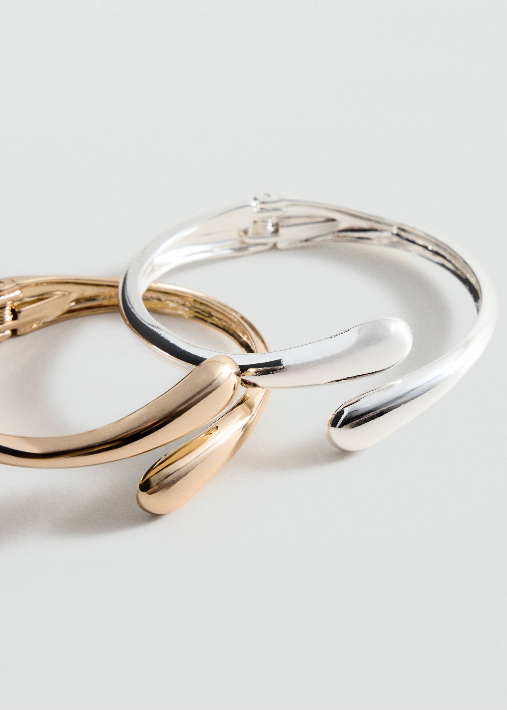 Fine rigid bangle - Details of the article 1, Gold. Ref: 37086004-00.