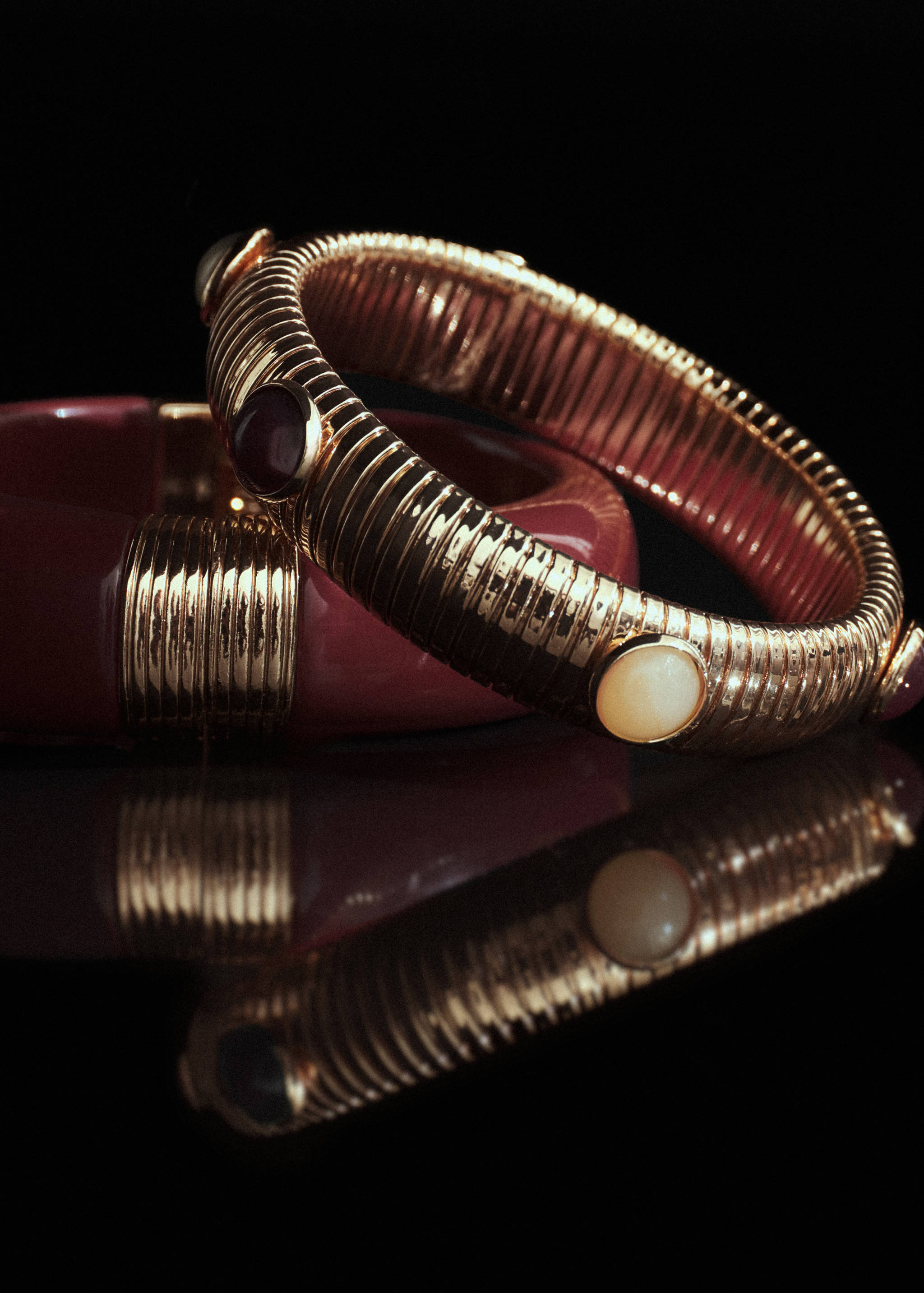 Pack of 2 bracelets with an irregular design - Details of the article 5