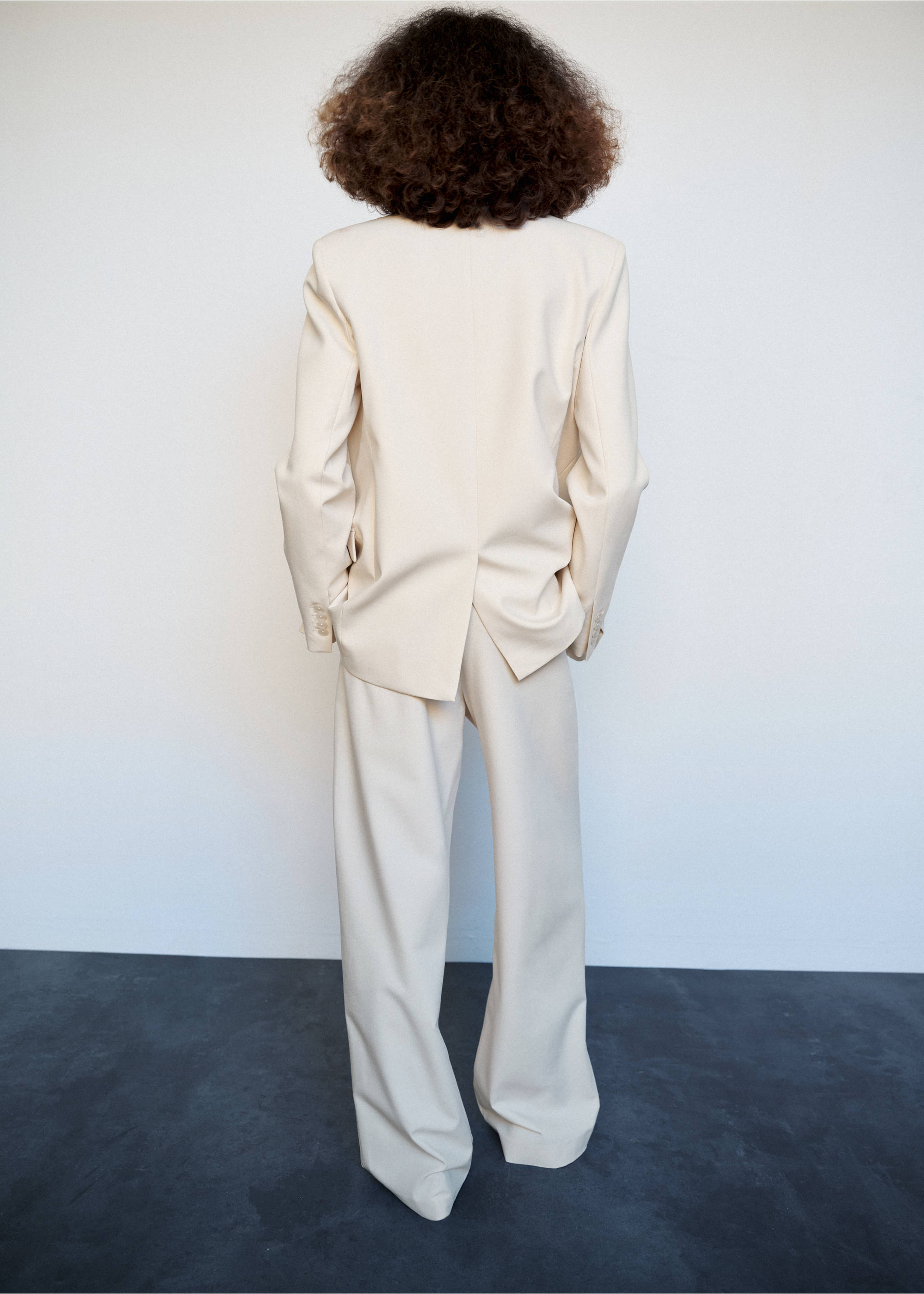 Pantalon costume pinces - Verso de l’article, Écru. Ref: 37086013-00.