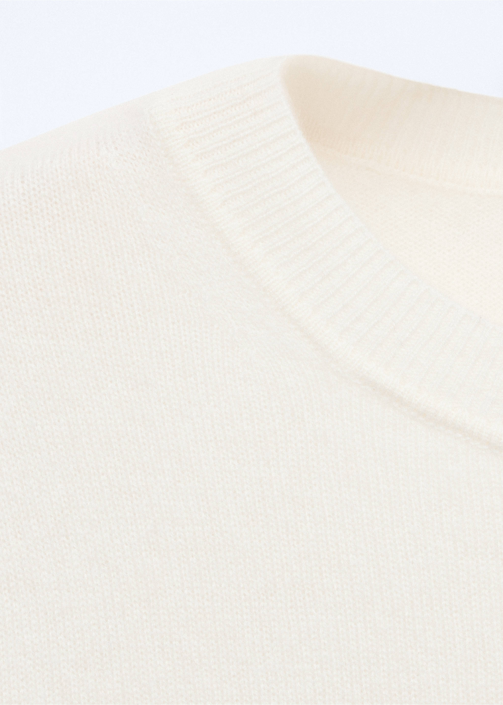100% cashmere round-neck sweater - Details of the article 8, Ecru. Ref: 37086334-00.