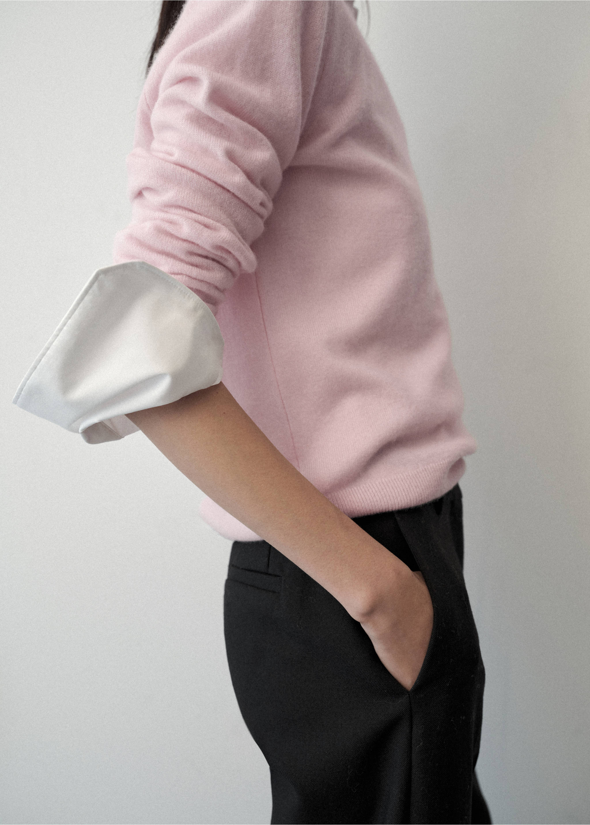 100% cashmere round-neck sweater - Details of the article 1, Pastel Pink. Ref: 37086334-00.