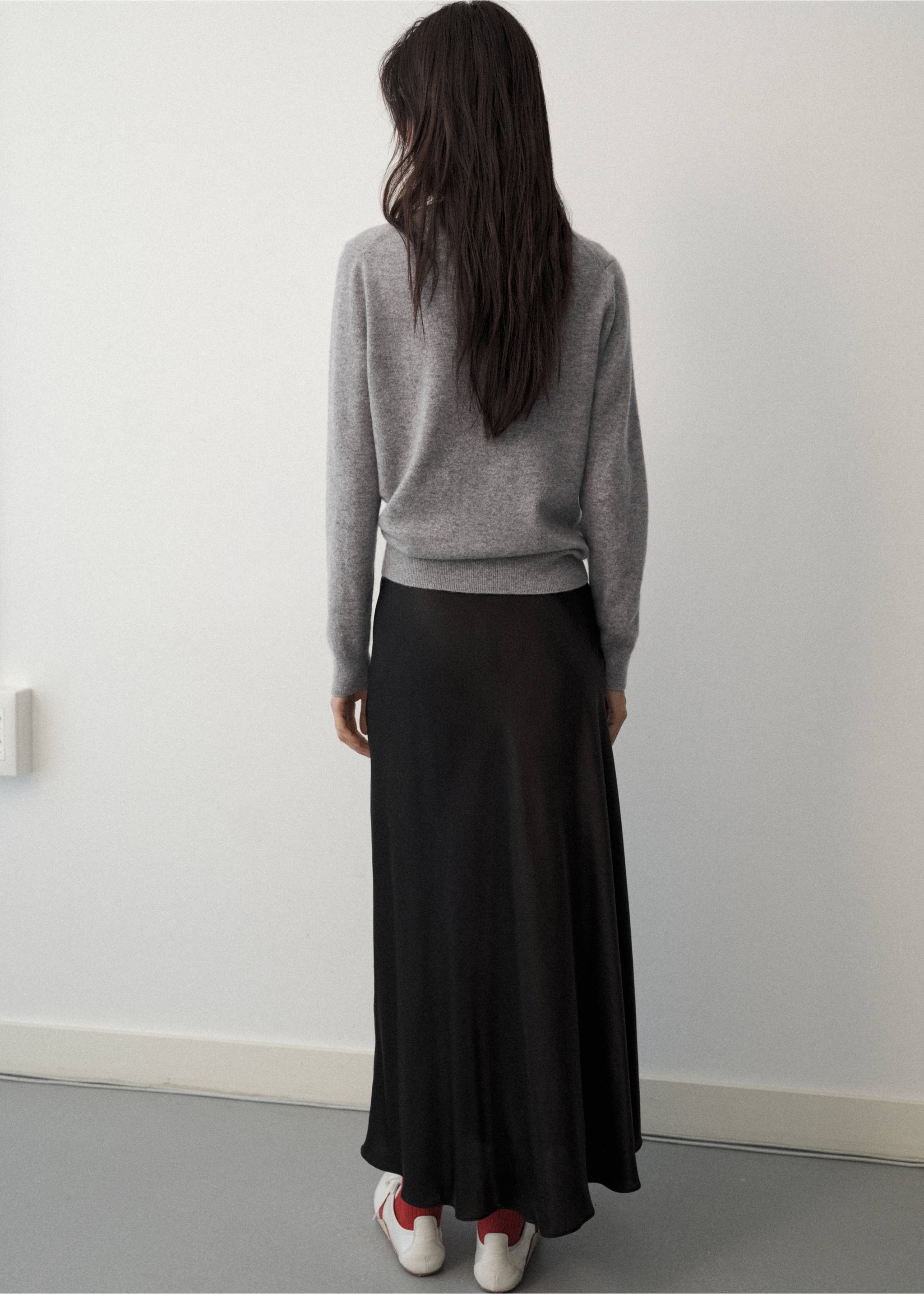 100% cashmere round-neck sweater - Reverse of the article, Light Heather Grey. Ref: 37086334-00.