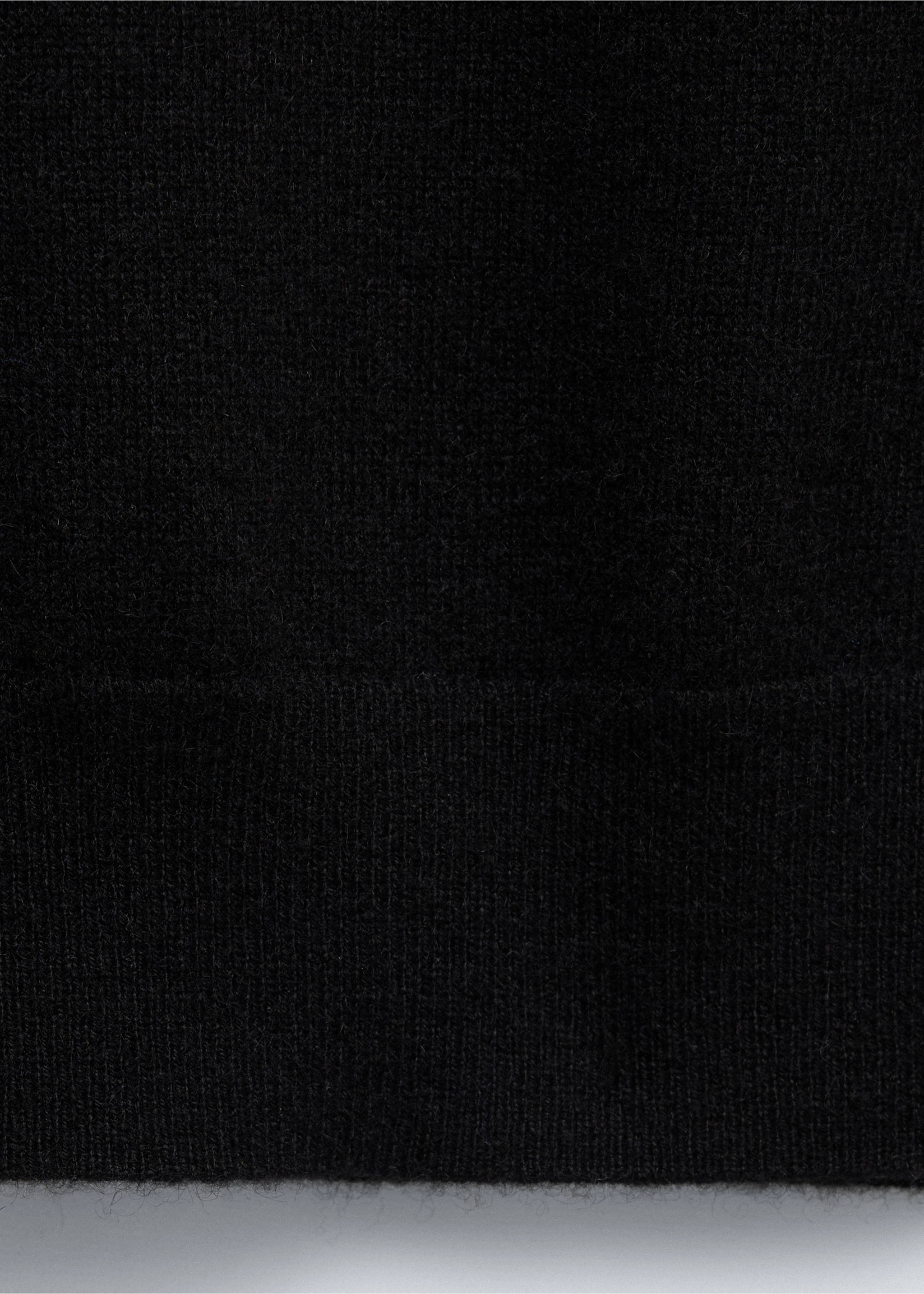 100% cashmere round-neck sweater - Details of the article 0, Black. Ref: 37086334-00.