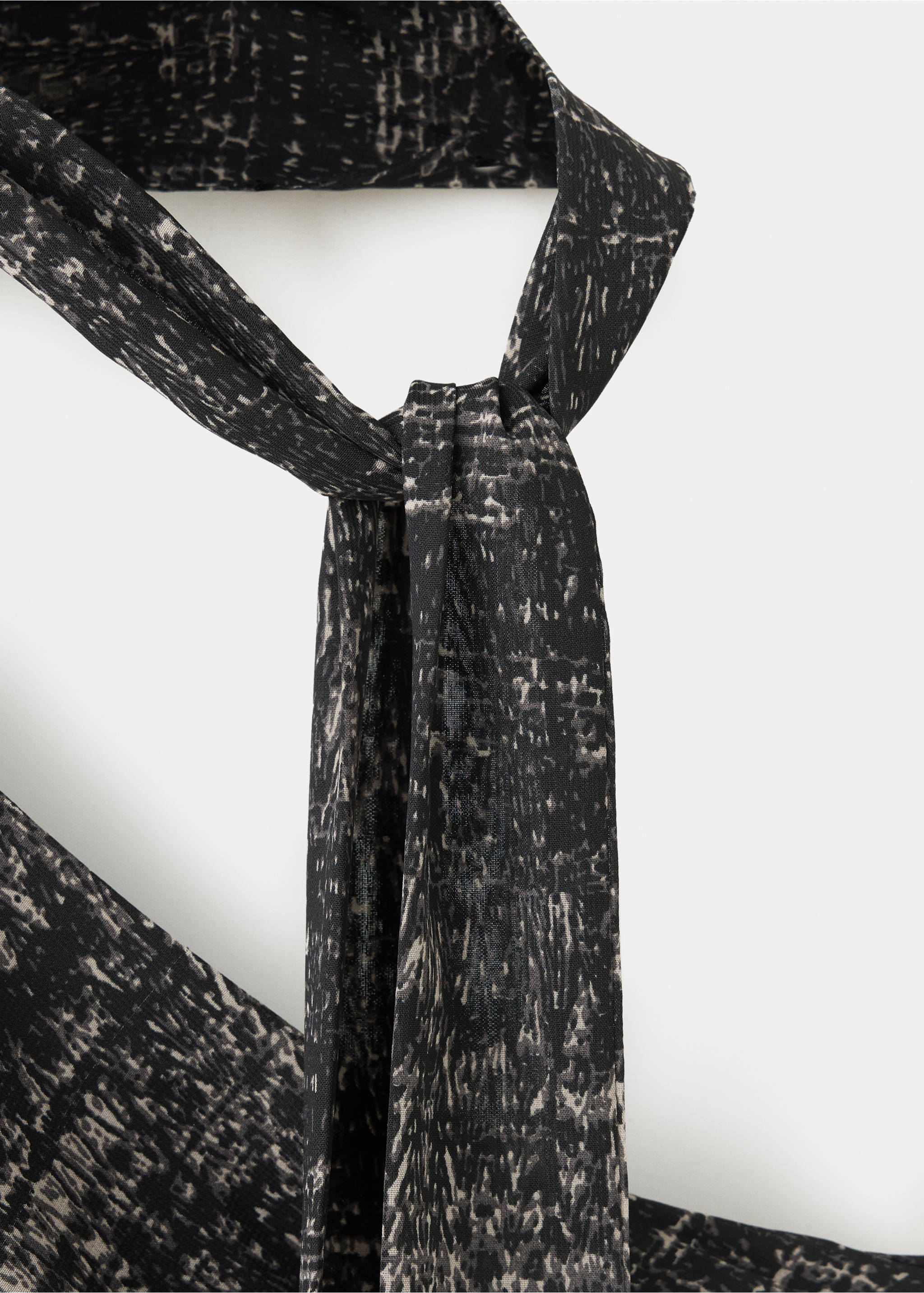Asymmetric printed top with tie detail - Details of the article 8, Black. Ref: 37086341-00.