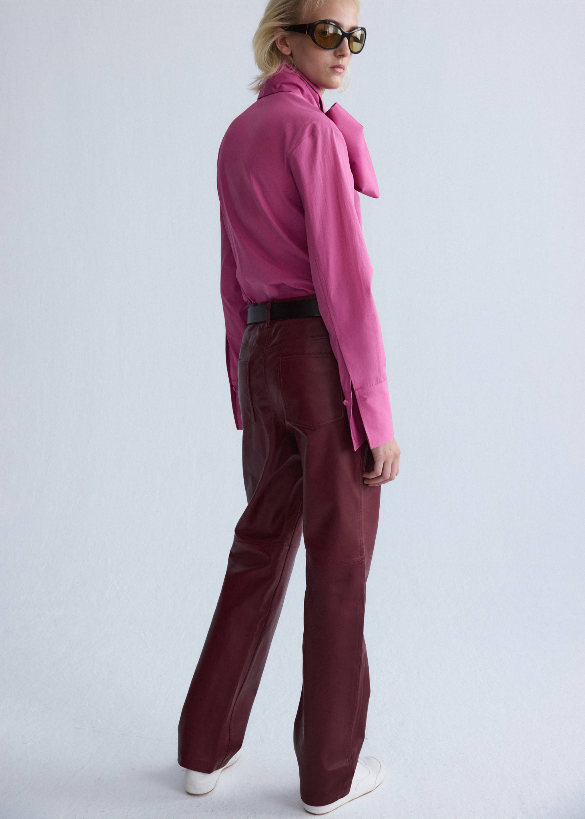 Straight-fit leather trousers - Reverse of the article, Wine. Ref: 37086347-00.