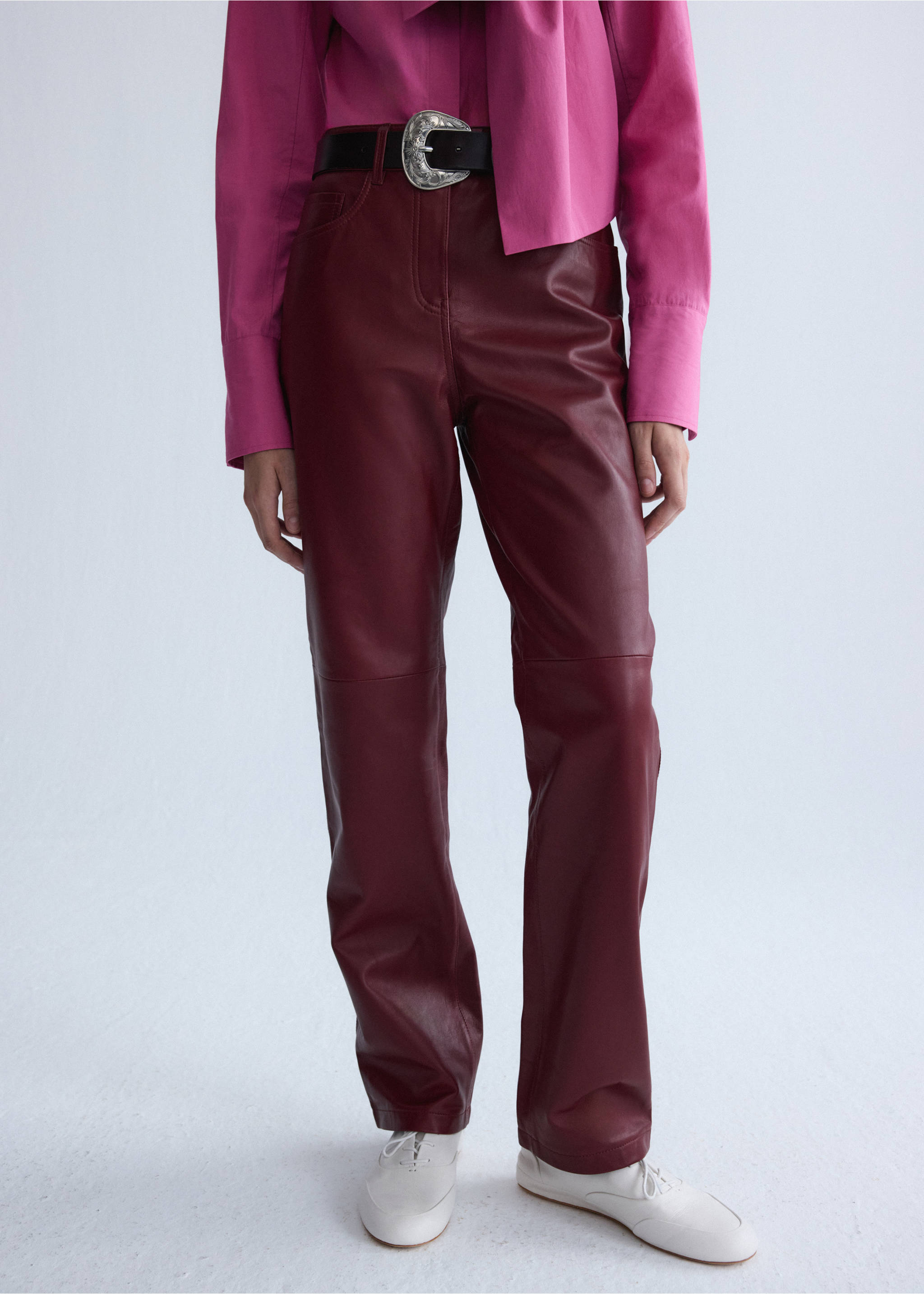 Pantalon droit en cuir - Plan moyen, Lie de vin. Ref: 37086347-01.