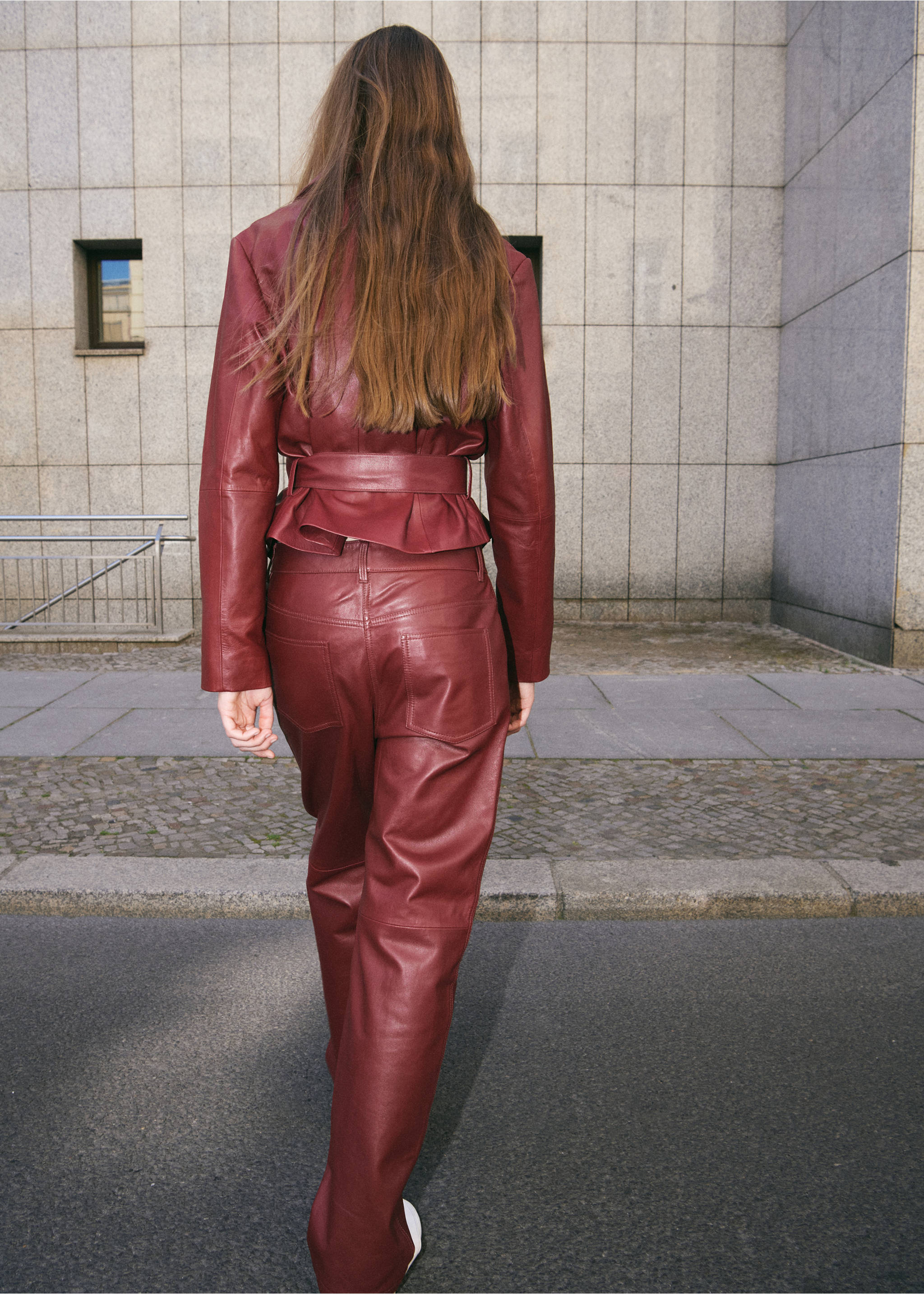 Straight-fit leather trousers - Reverse of the article, Wine. Ref: 37086347-02.