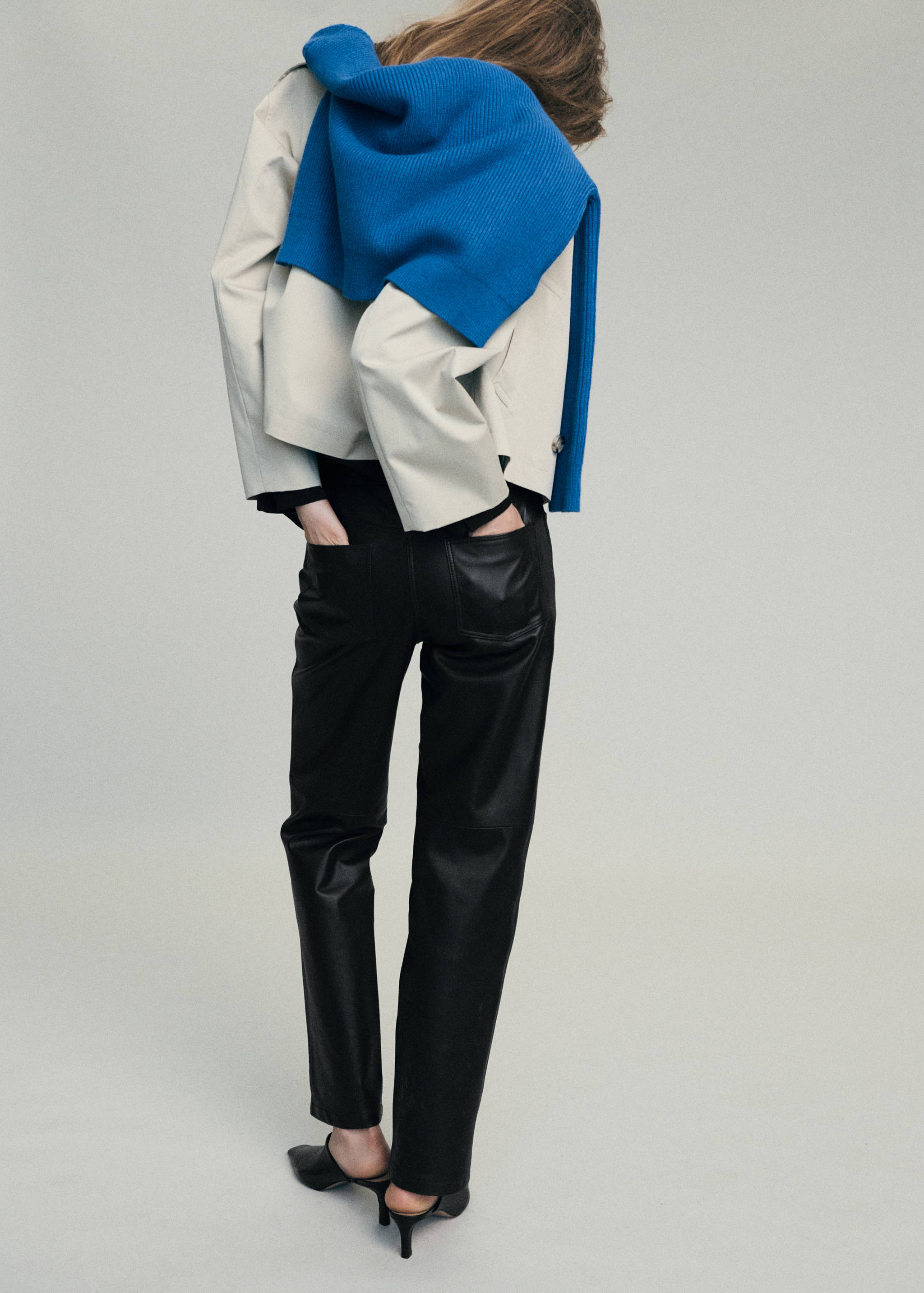 Pantalon droit en cuir - Verso de l’article