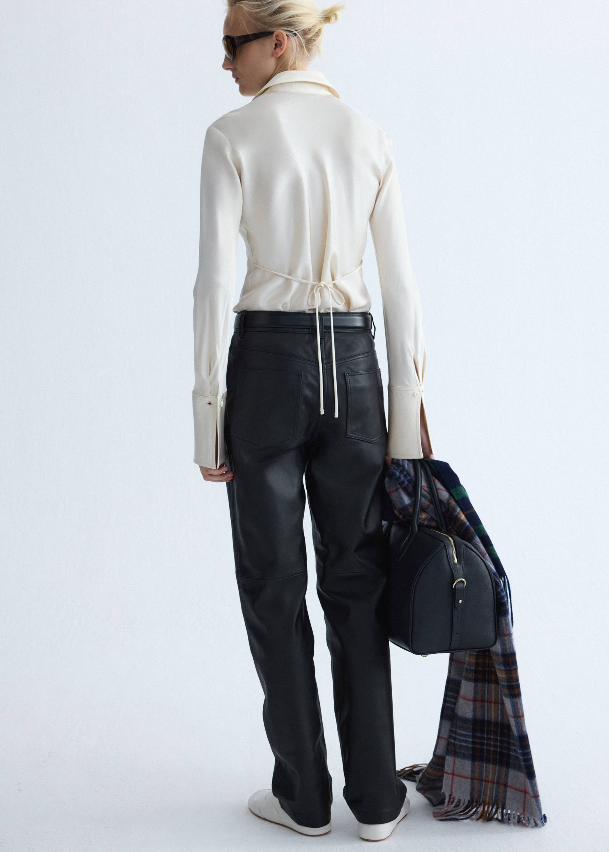 Pantalon droit en cuir - Verso de l’article