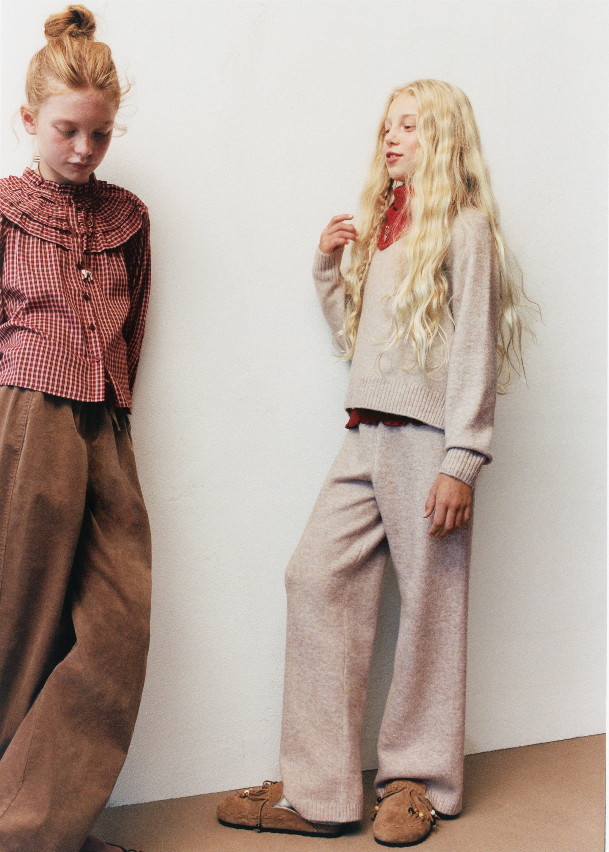 Knitted wide leg trousers - Details of the article 5, Beige. Ref: 37086349-00.