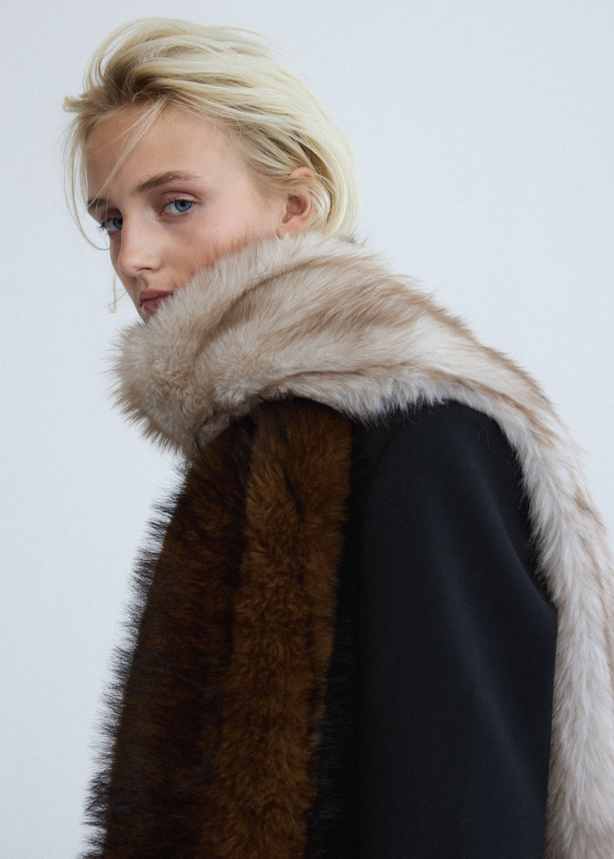 Faux fur contrast scarf - Details of the article 9