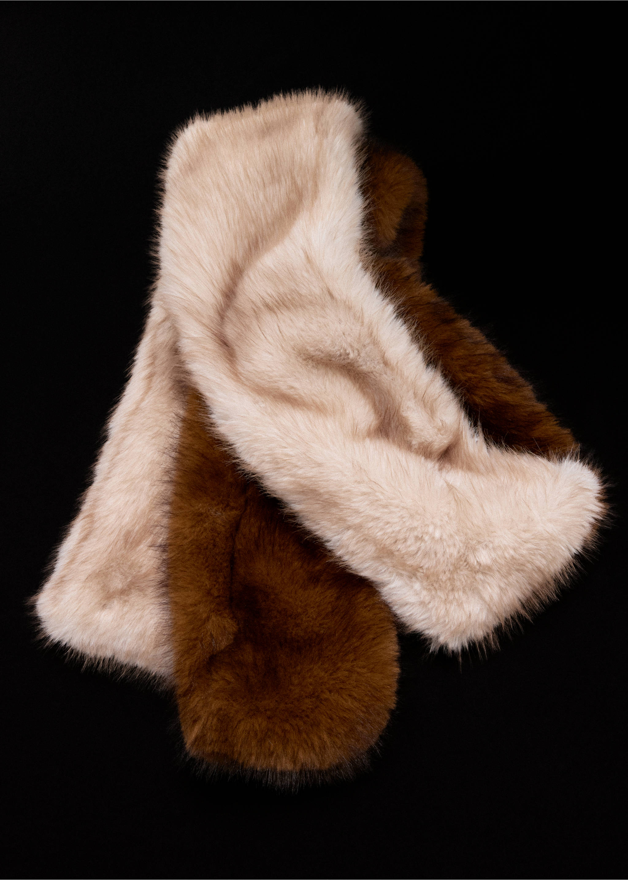 Faux fur contrast scarf - Details of the article 5, Beige. Ref: 37086357-00.
