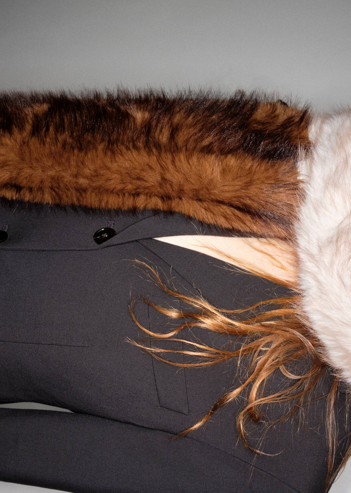 Faux fur contrast scarf — Beige