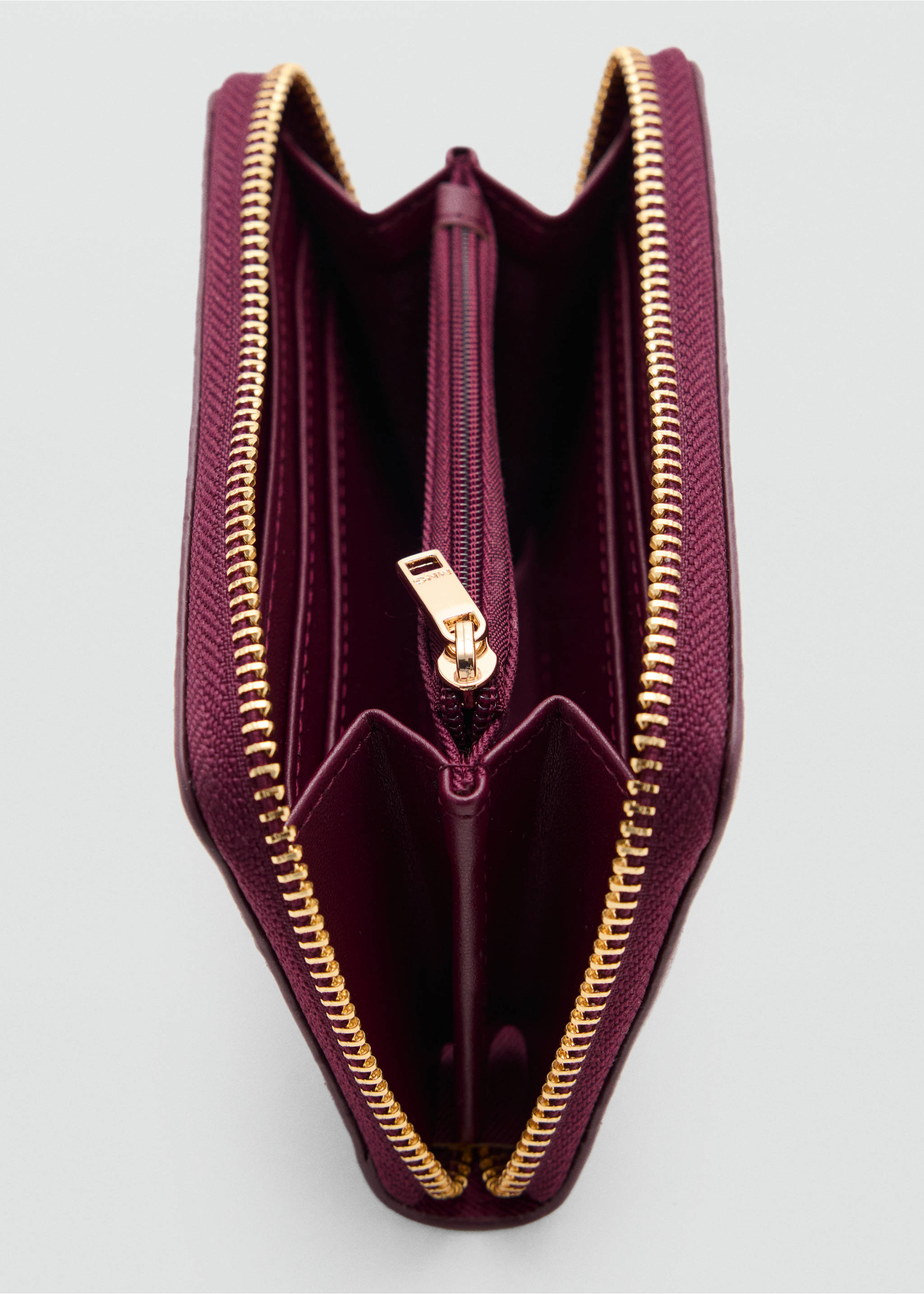 Faux leather wallet with geometric topstitching - Details of the article 1, Cherry. Ref: 37086365-00.