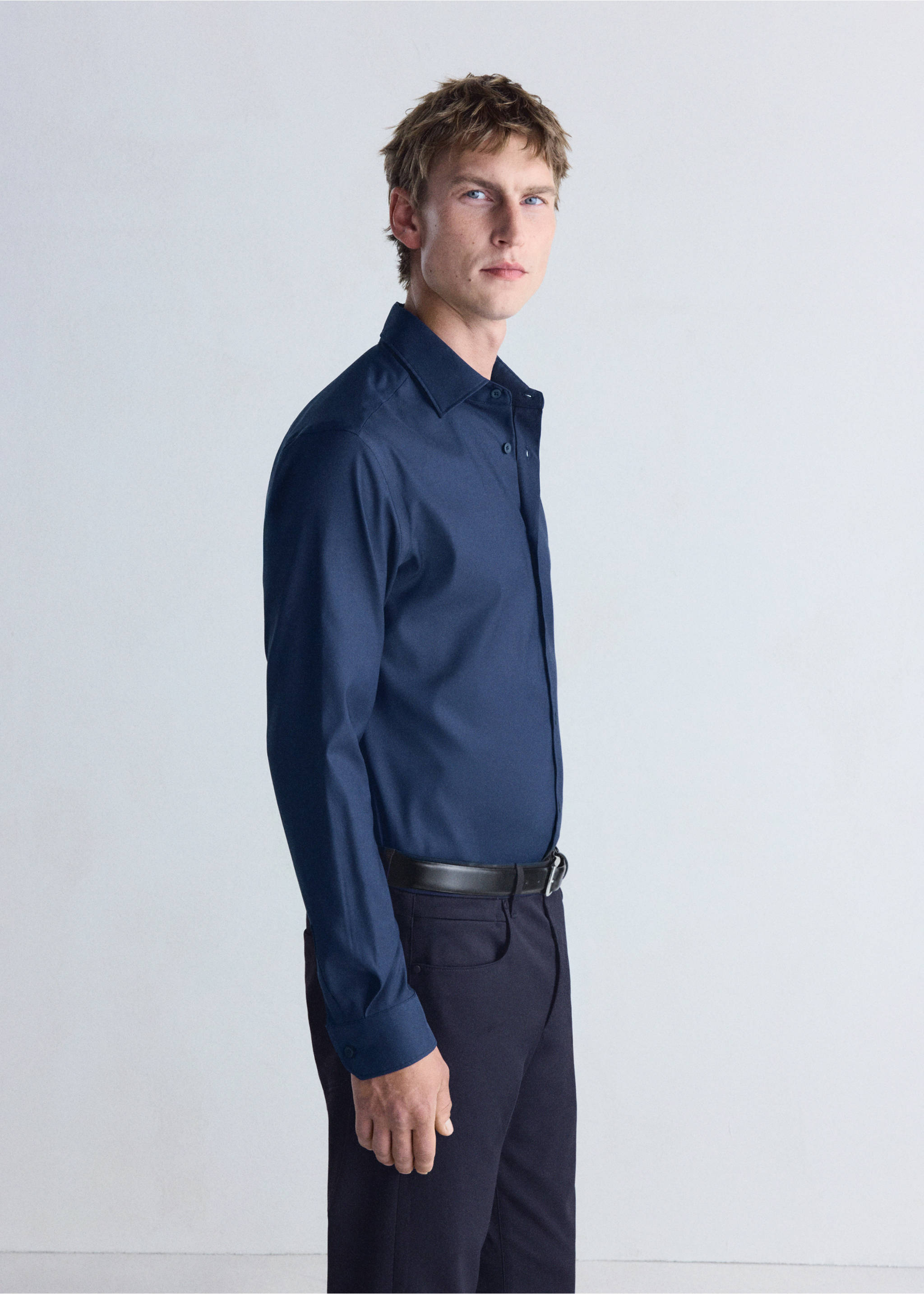 Camisa slim fit algodón comfort stretch non-iron - Detalle del artículo 2, Azul tinta. Ref: 37086725-00.