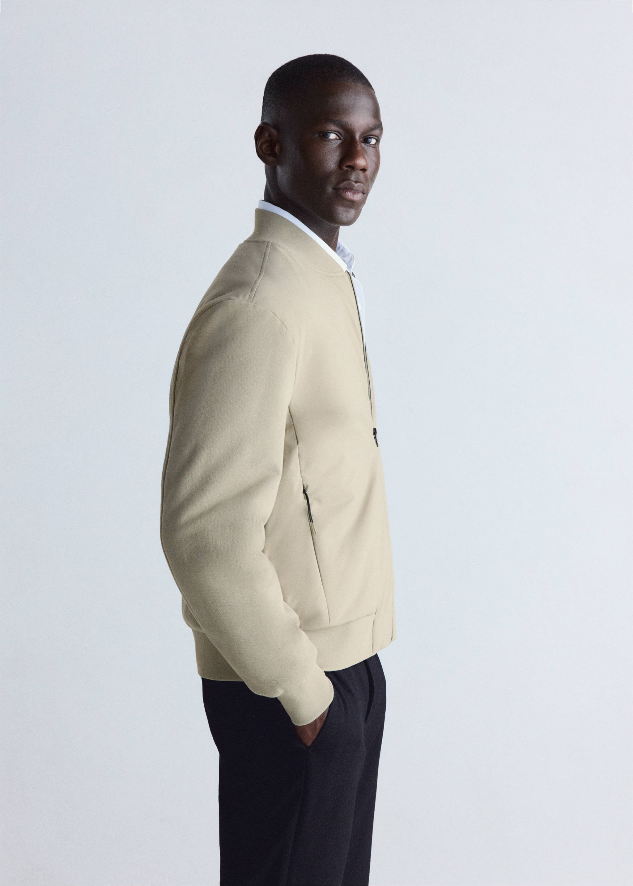 Thermolite®-filled bomber jacket - Details of the article 2, Medium Brown. Ref: 37086726-00.