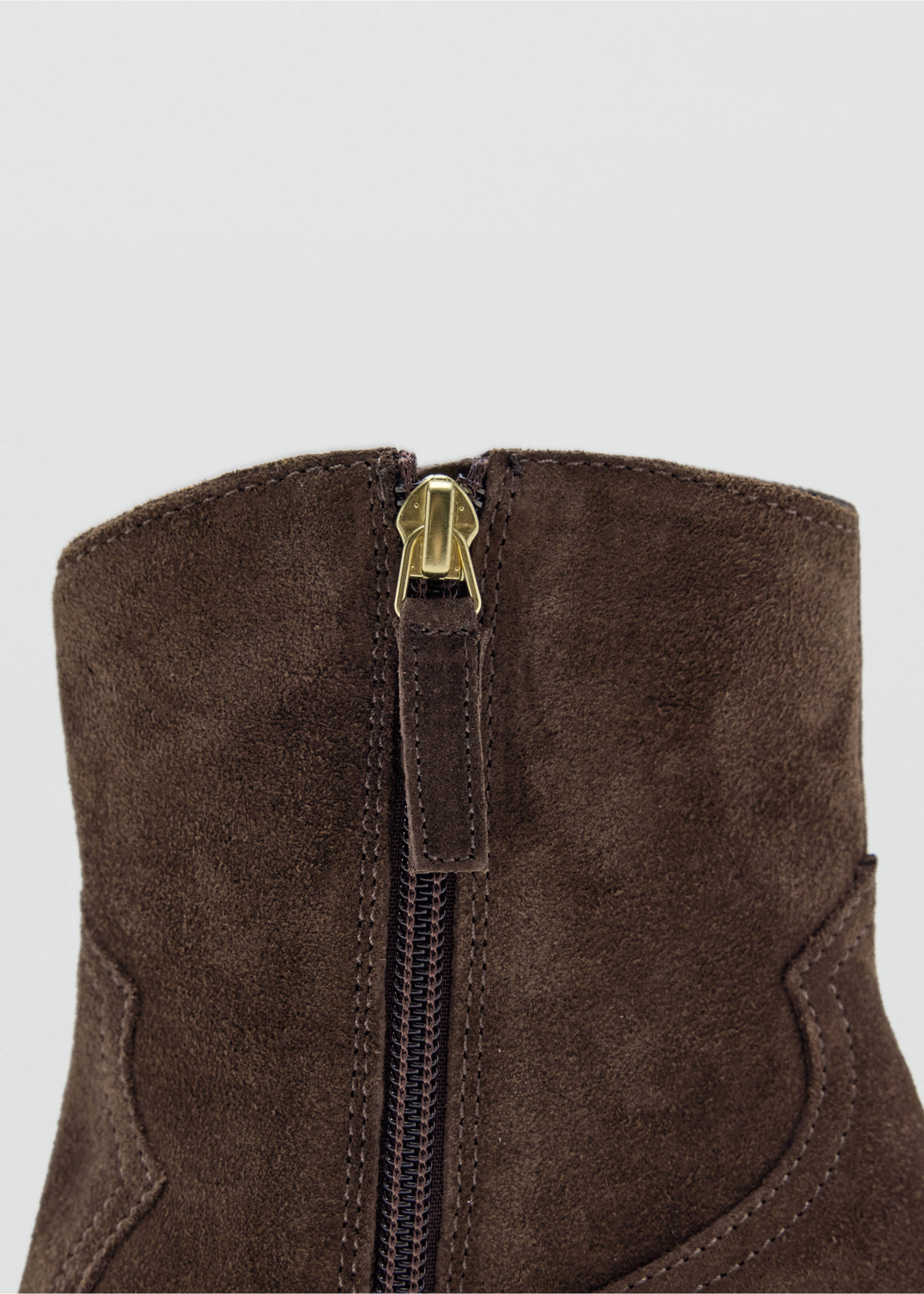 Suede ankle boots with pointed toe - Details of the article 3, Chocolate. Ref: 37086731-00.