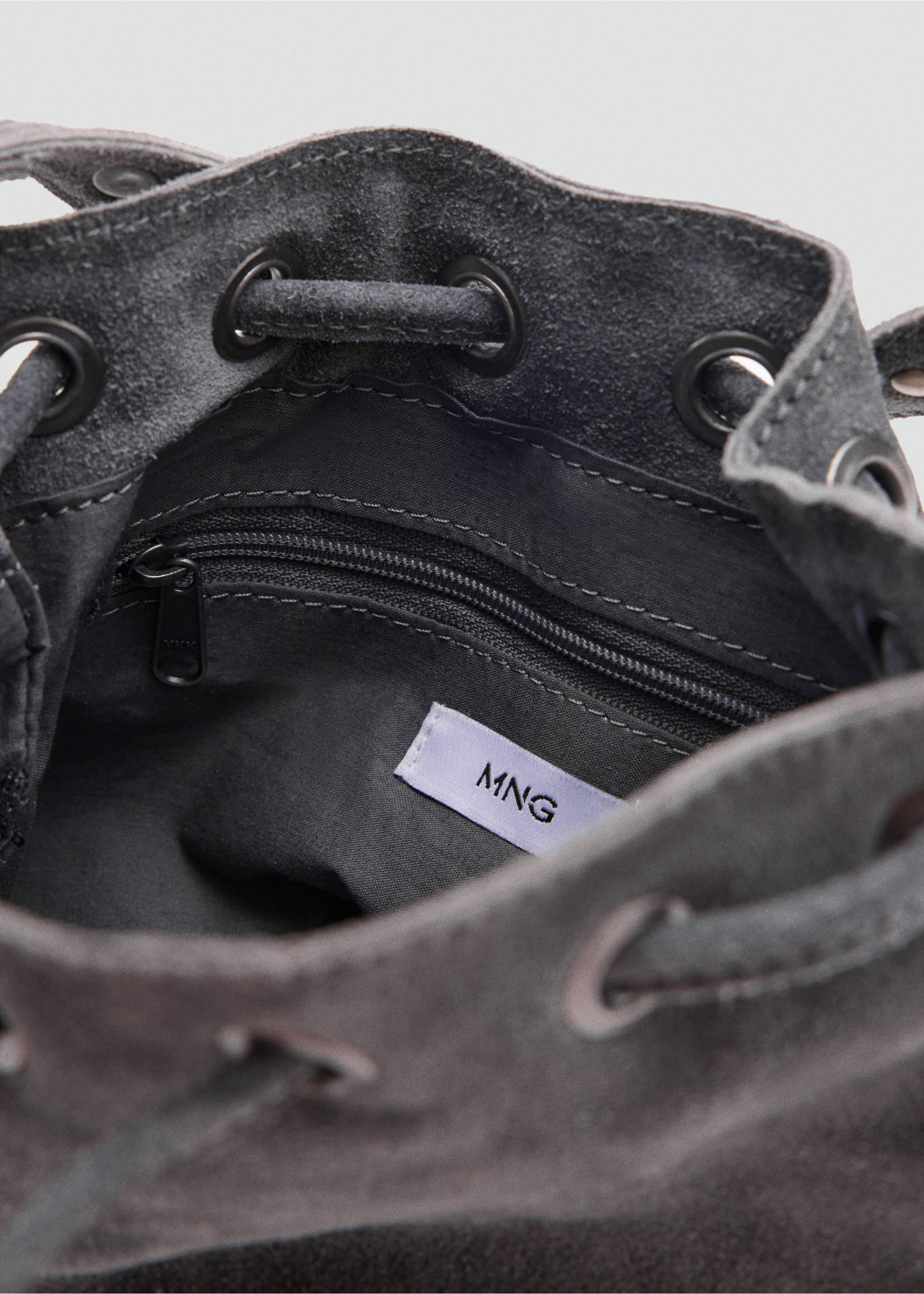 Suede drawstring bag - Details of the article 2, Grey. Ref: 37086745-00.