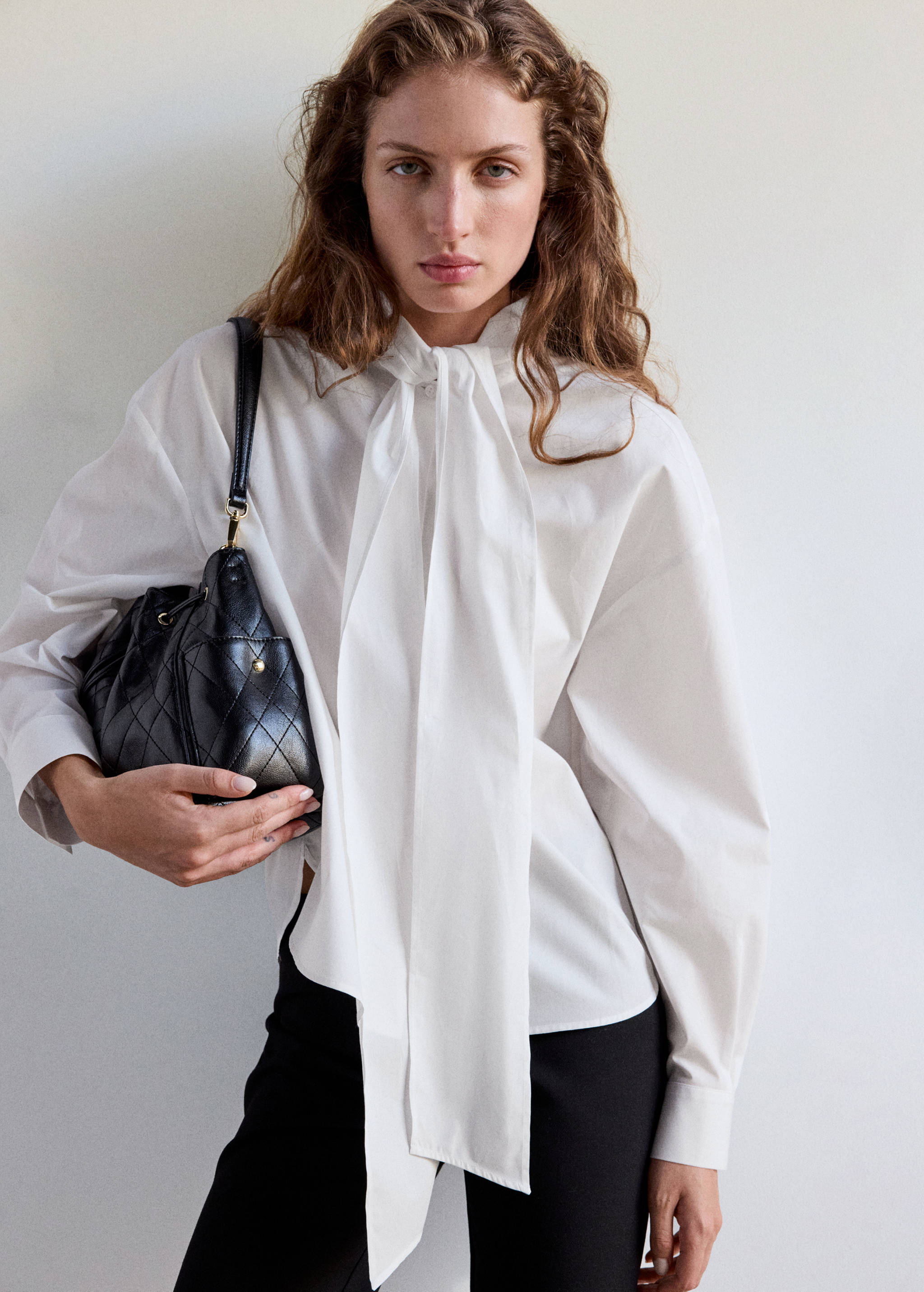 Cotton blouse with tie-neck - Medium plane