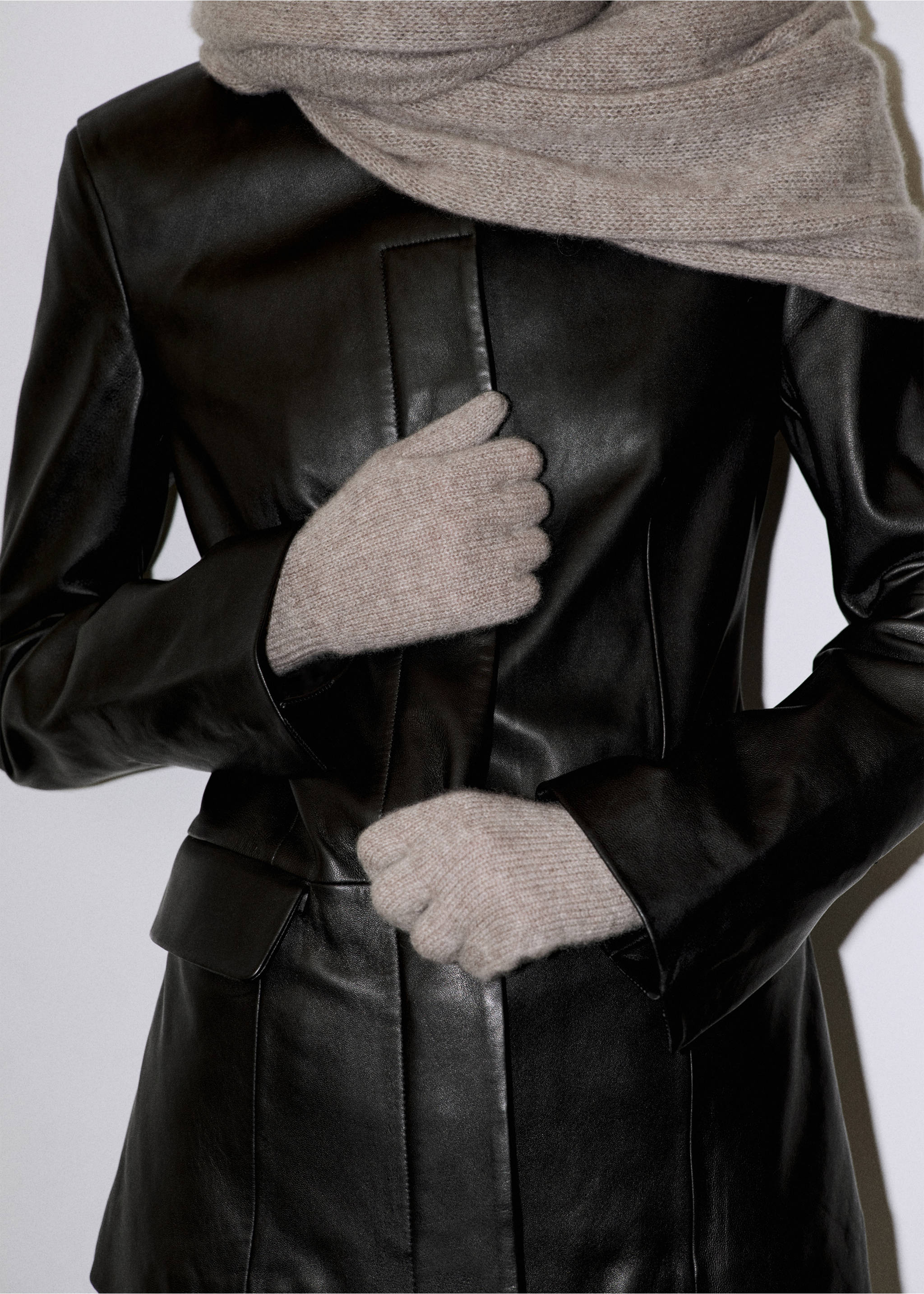 100% Cashmere gloves - General plane, Beige. Ref: 37087114-00.
