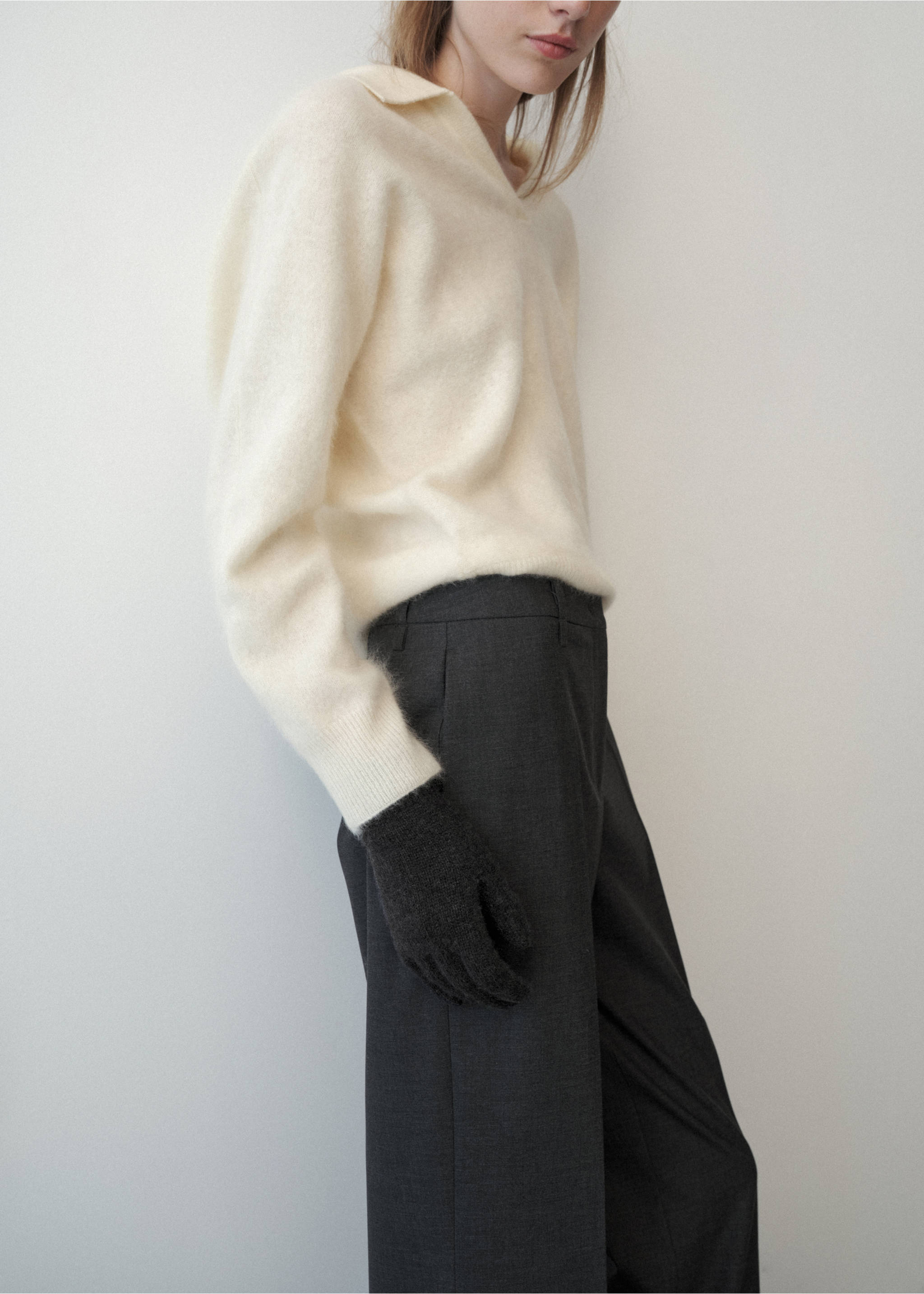 100% Cashmere gloves - Details of the article 9, Charcoal. Ref: 37087114-00.
