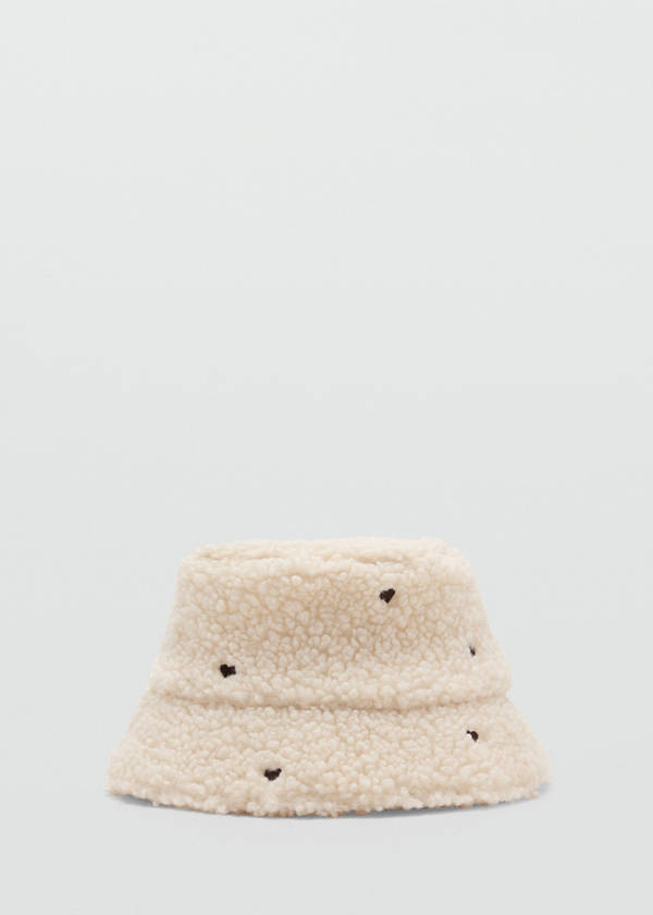 Sheepskin cap with embroidered details — Ecru