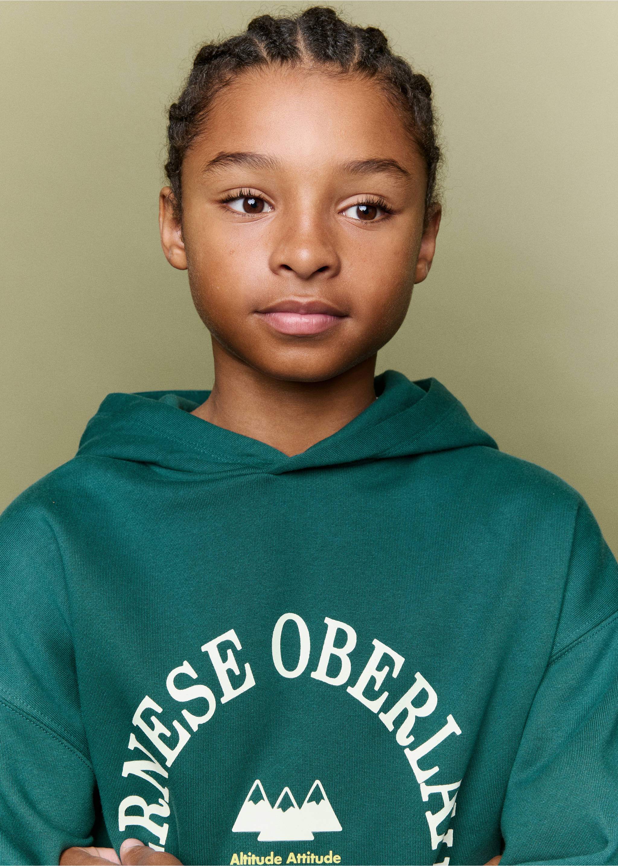Dark green hoodie with white Bernese Oberland mountain graphic., Billiard Green. Ref: 37087119-00.