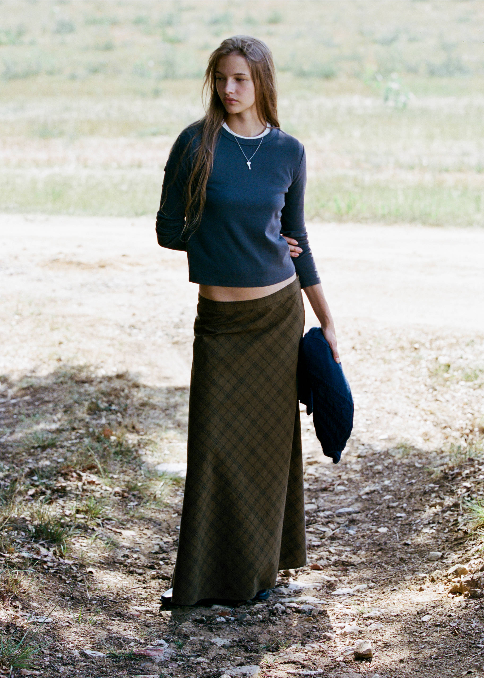 Brown plaid maxi skirt with a low-rise waistband, worn with a dark grey long-sleeved top., Green. Ref: 37087127-00.