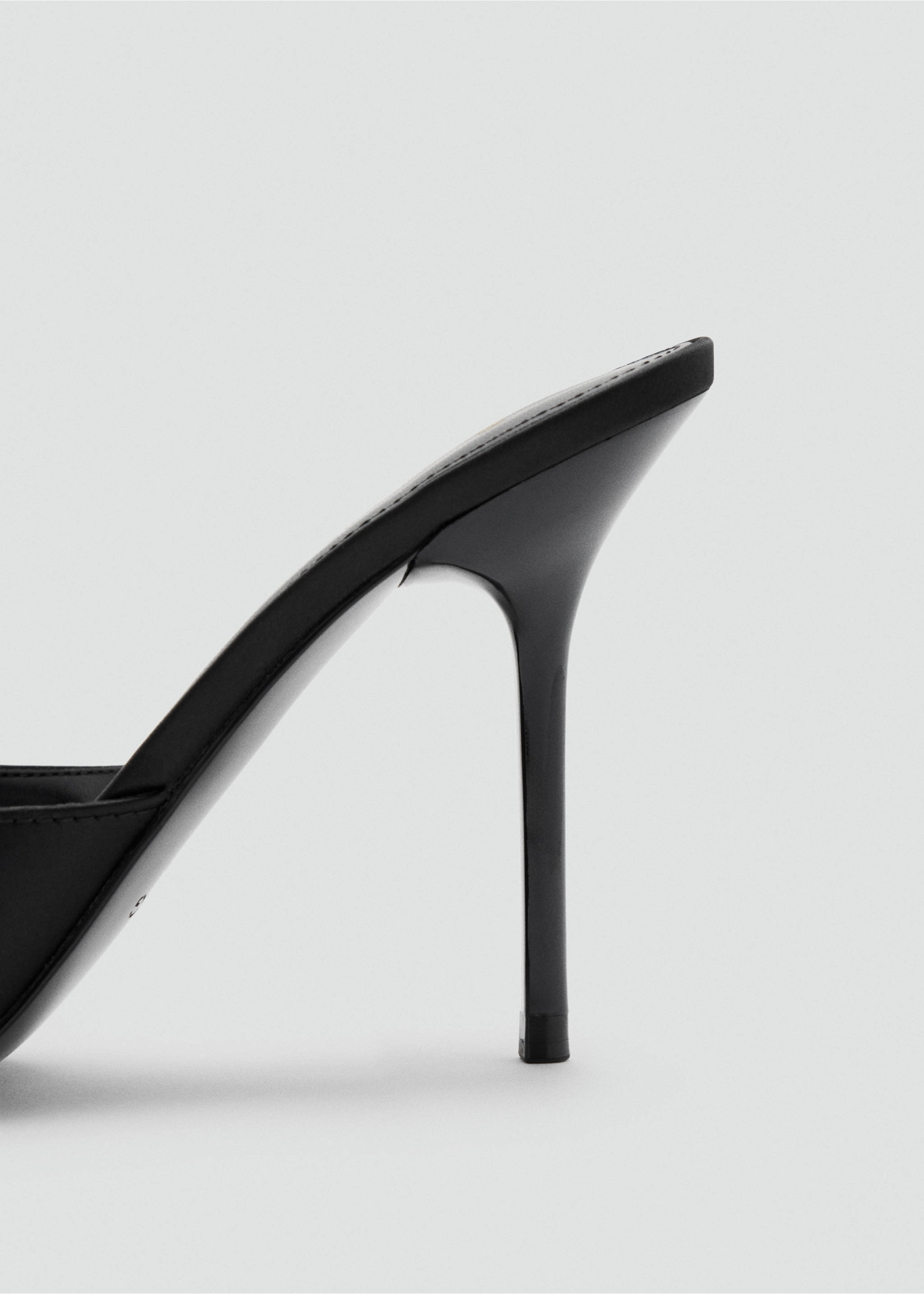 Close-up of the black sandal's stiletto heel., Black. Ref: 37087774-00.