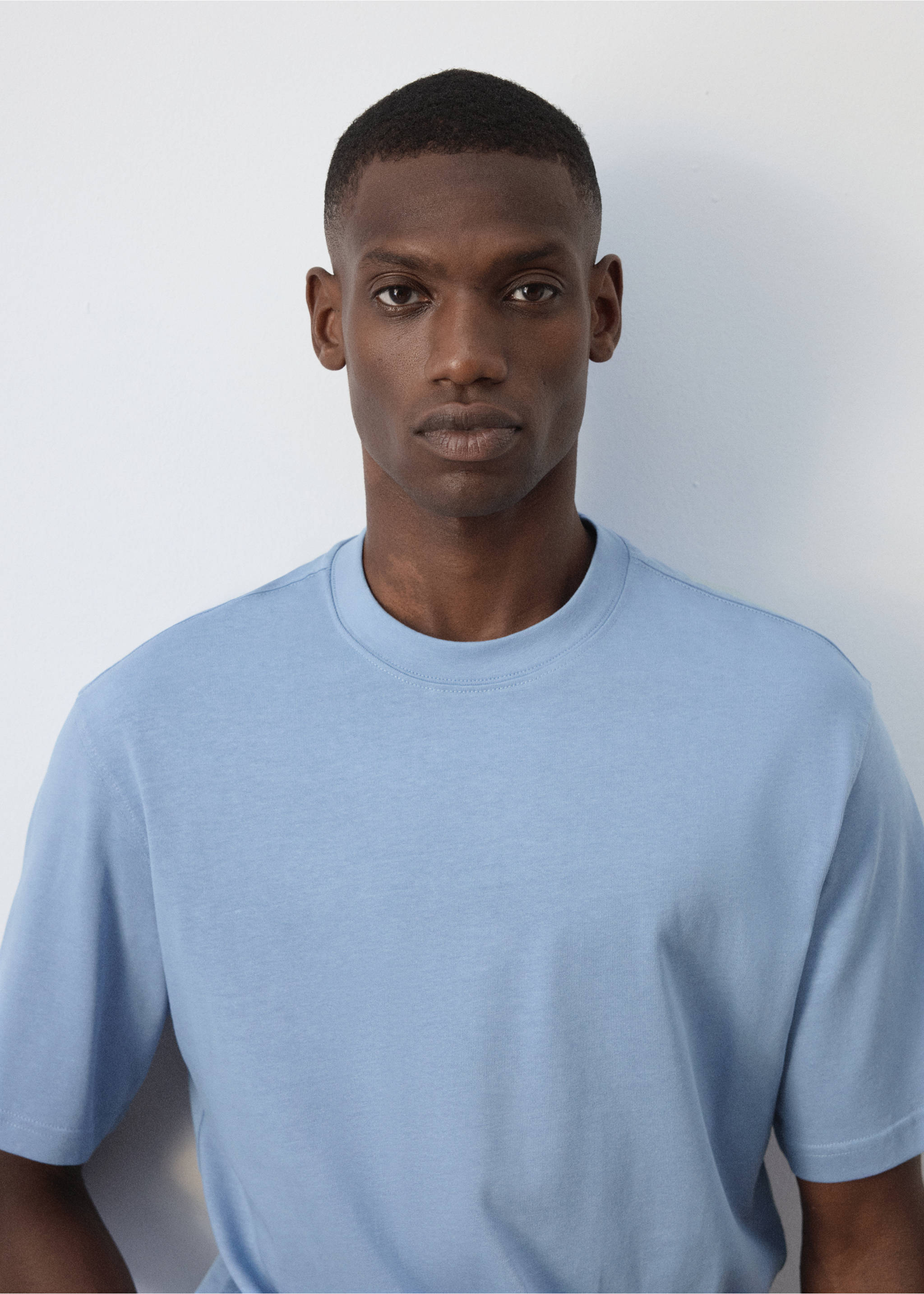 Light blue short-sleeved t-shirt with a ribbed crew neck., Blue. Ref: 37087787-00.
