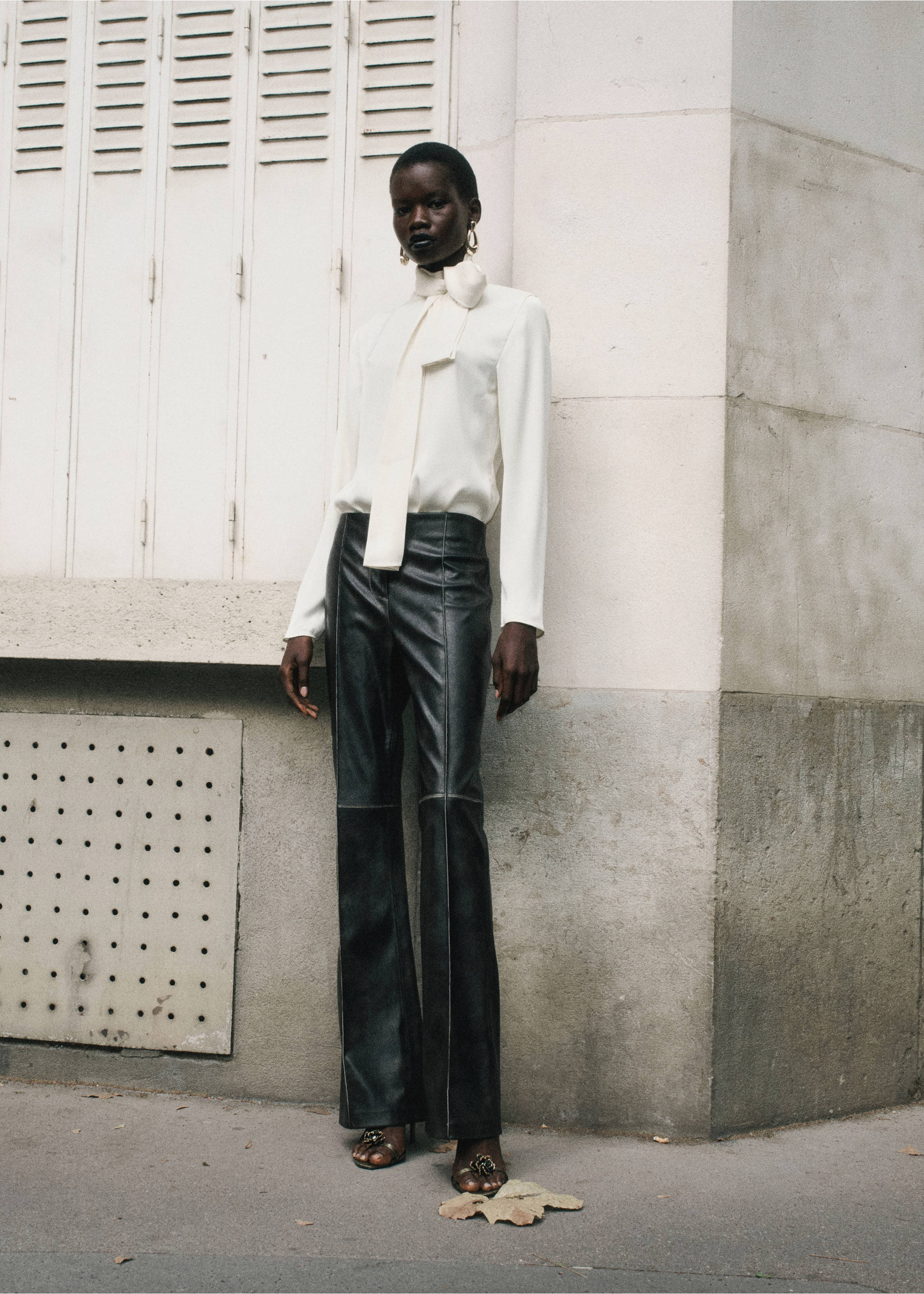 Black trousers featuring white contrast stitching, worn with a cream blouse., Black. Ref: 37087788-00.