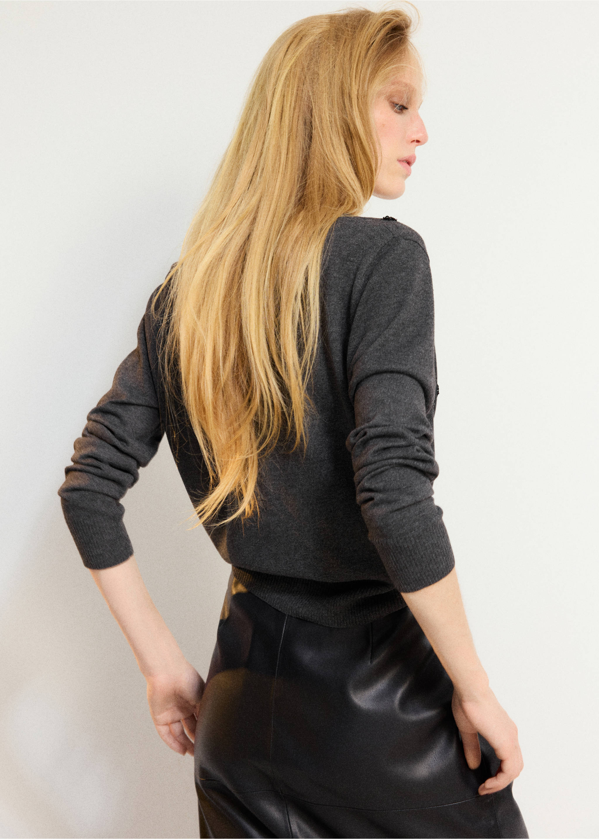 Cardigan en maille détail à sequins - Verso de l’article, Gris anthracite. Ref: 37087796-00.