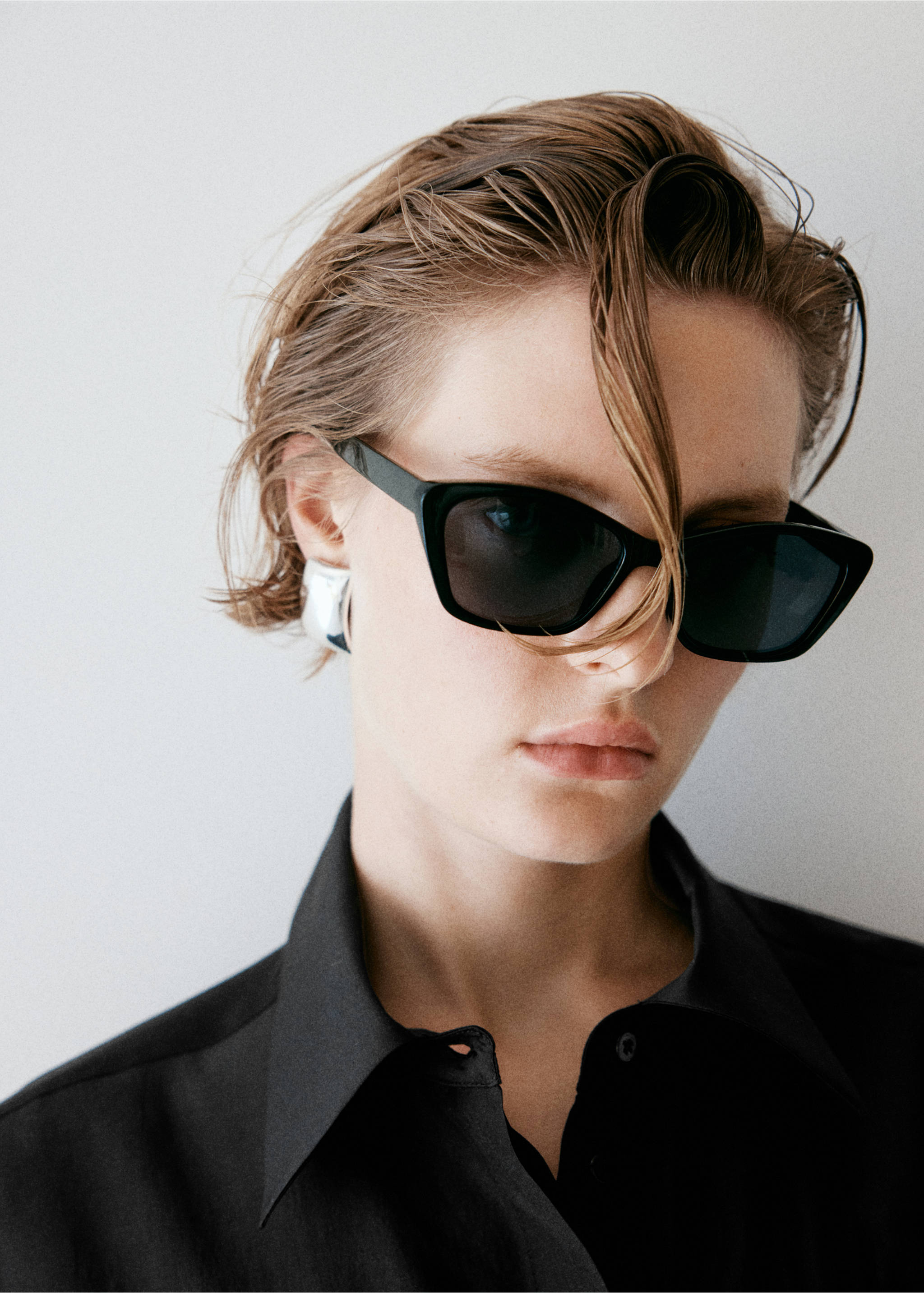 Close-up of a black shirt with a classic collar on a model wearing sunglasses., Black. Ref: 37087802-00.