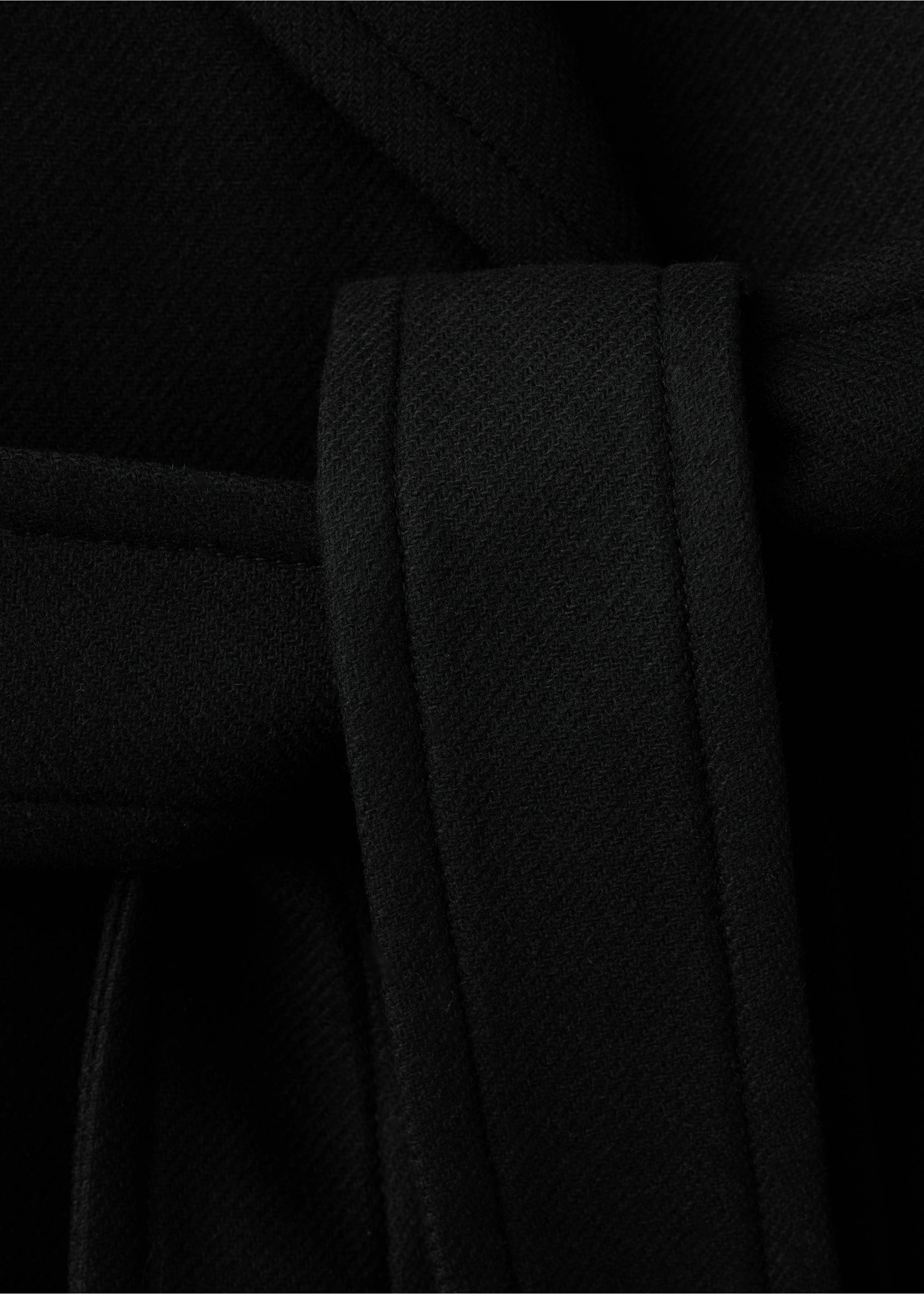 Mantel aus Manteco-Wolle mit Gürtel - Detail des Artikels 0, Schwarz. Ref: 37087804-00.