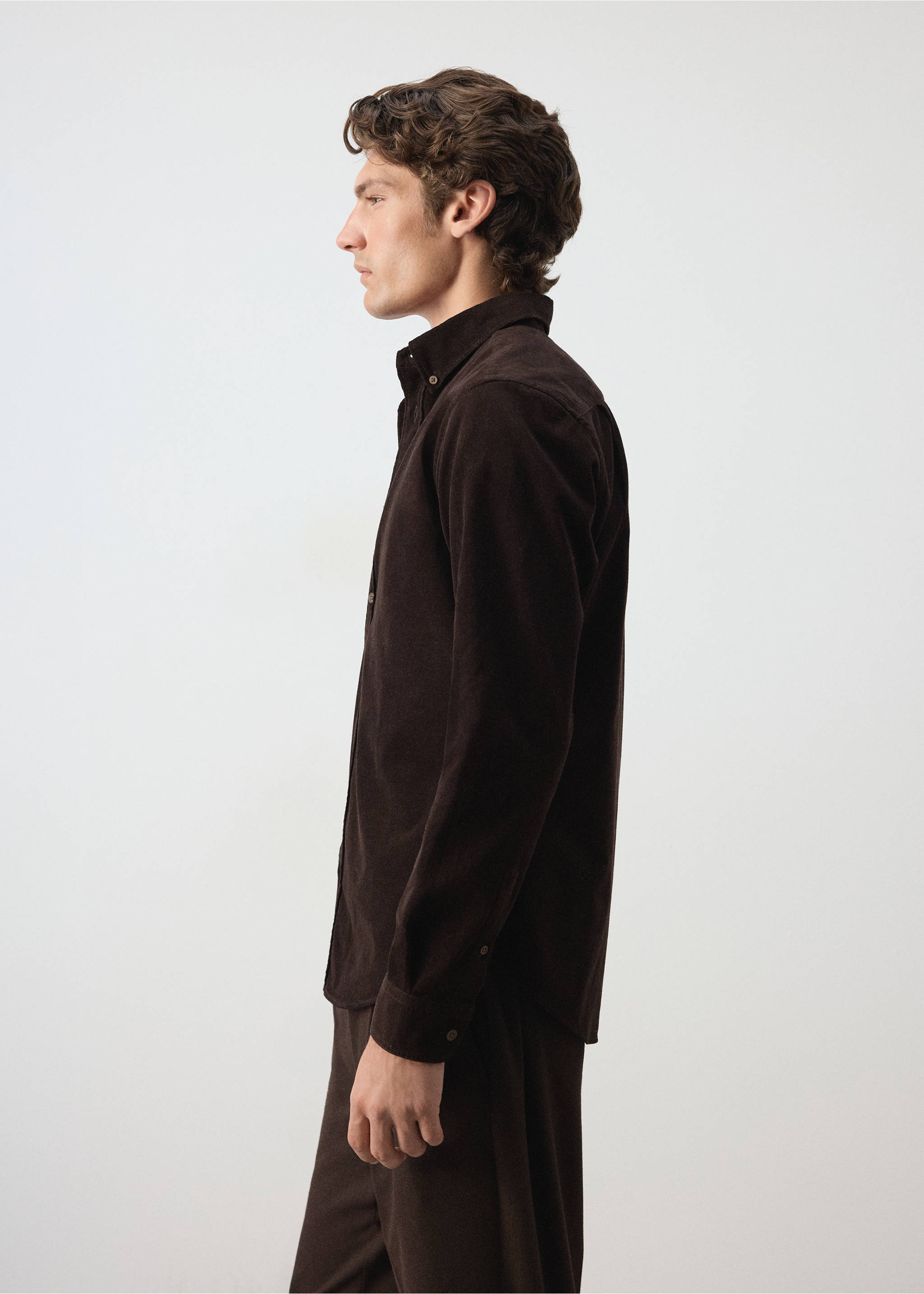 Classic-fit micro-corduroy shirt - Details of the article 2, Chocolate. Ref: 37087900-00.