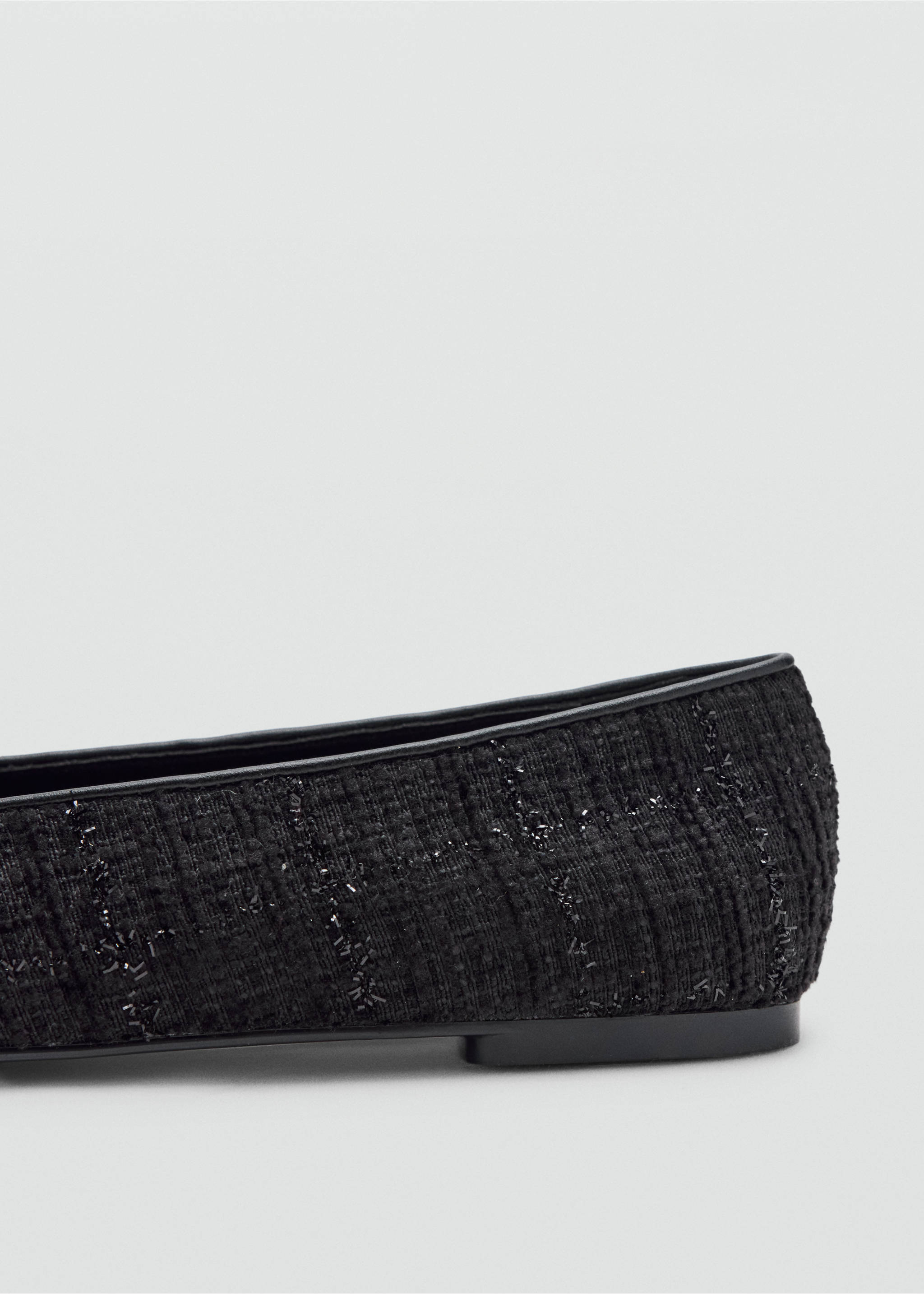Black tweed flat shoe detail with metallic thread and trim., Black. Ref: 37087910-00.